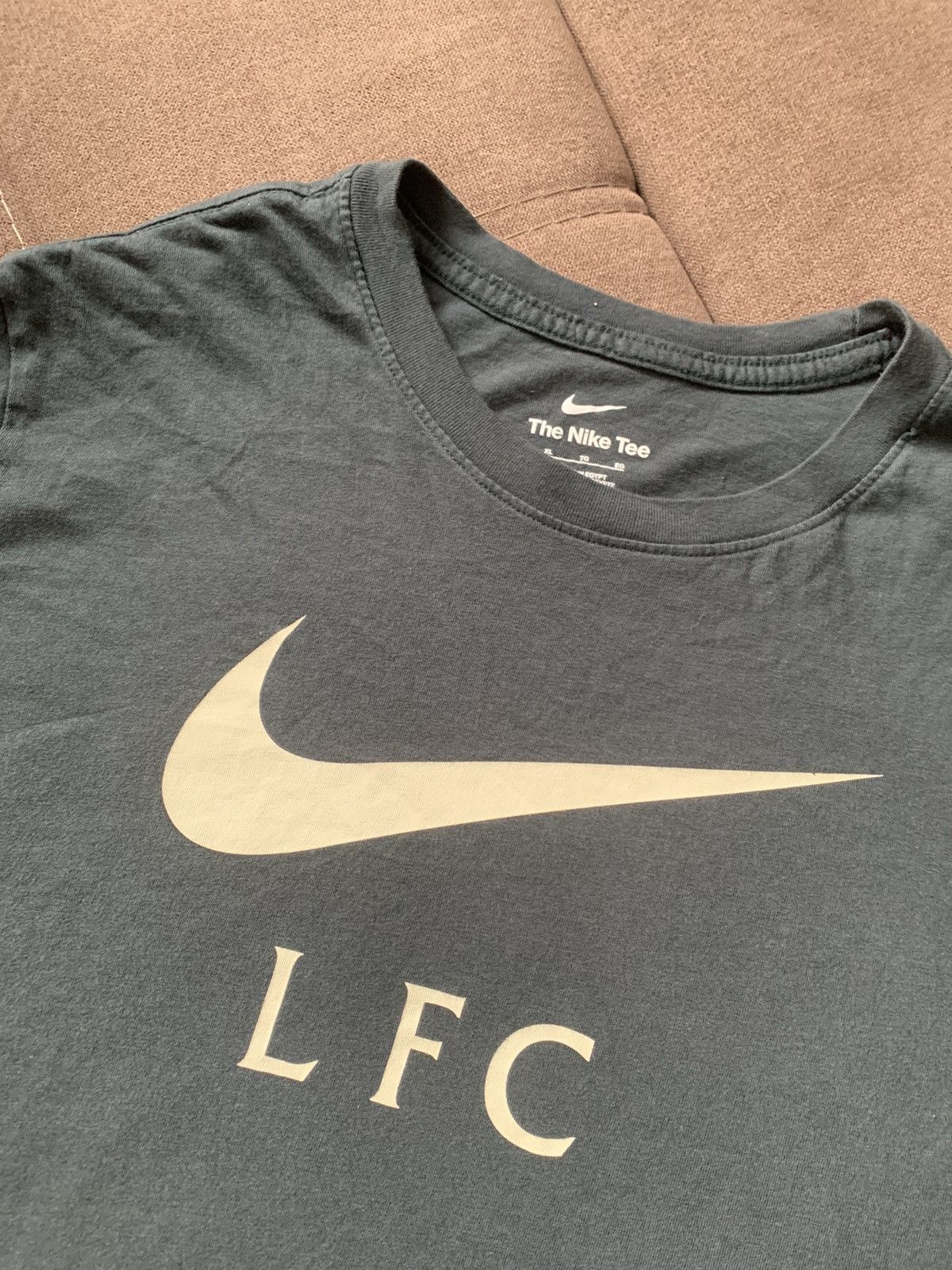 Nike NIKE SOCCER Liverpool Center Swoosh Football Club T-Shirt Size US XL / EU 56 / 4 - 4 Thumbnail