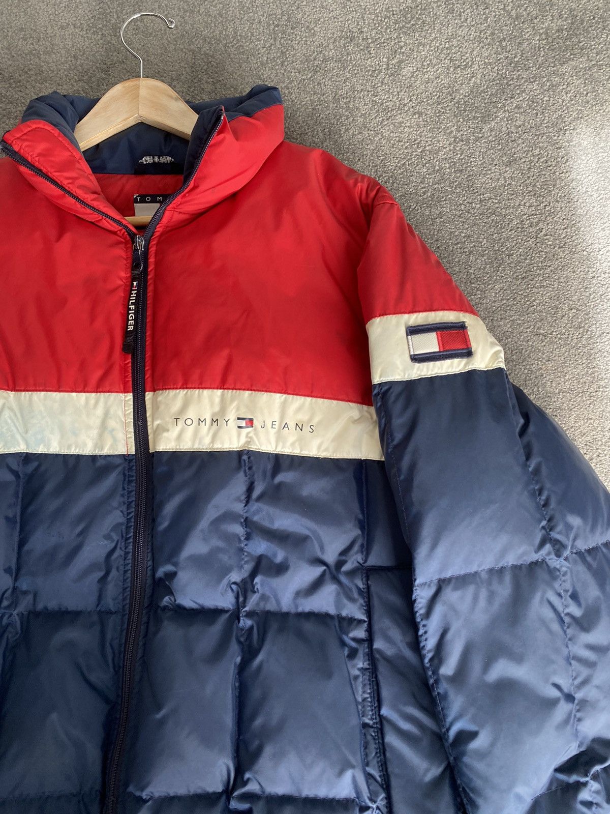 Vintage Vintage Tommy Hilfiger Puff down jacket size S Size US S / EU 44-46 / 1 - 3 Thumbnail