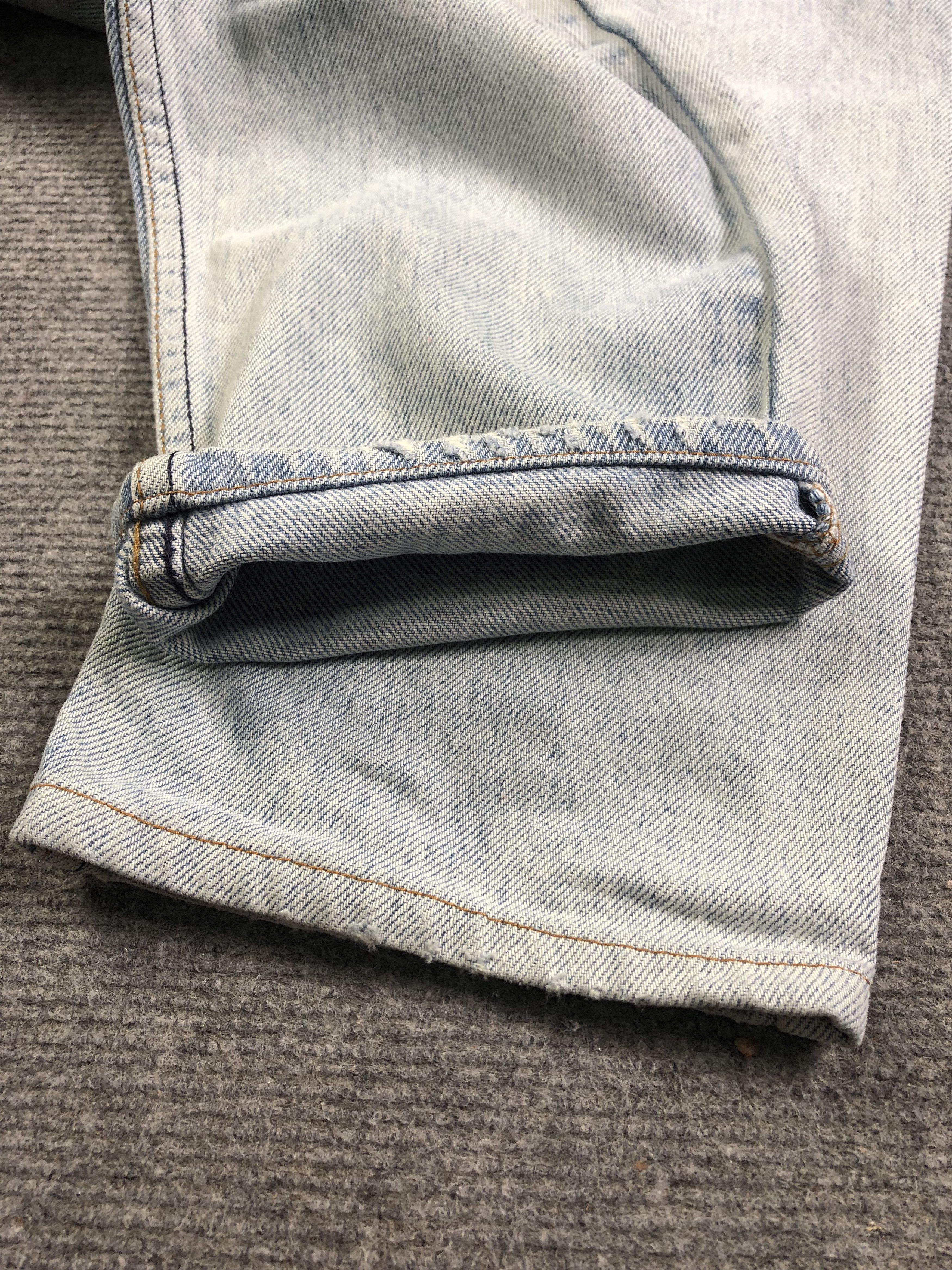 Levis light Wash blue Denim Jeans 28x29.5