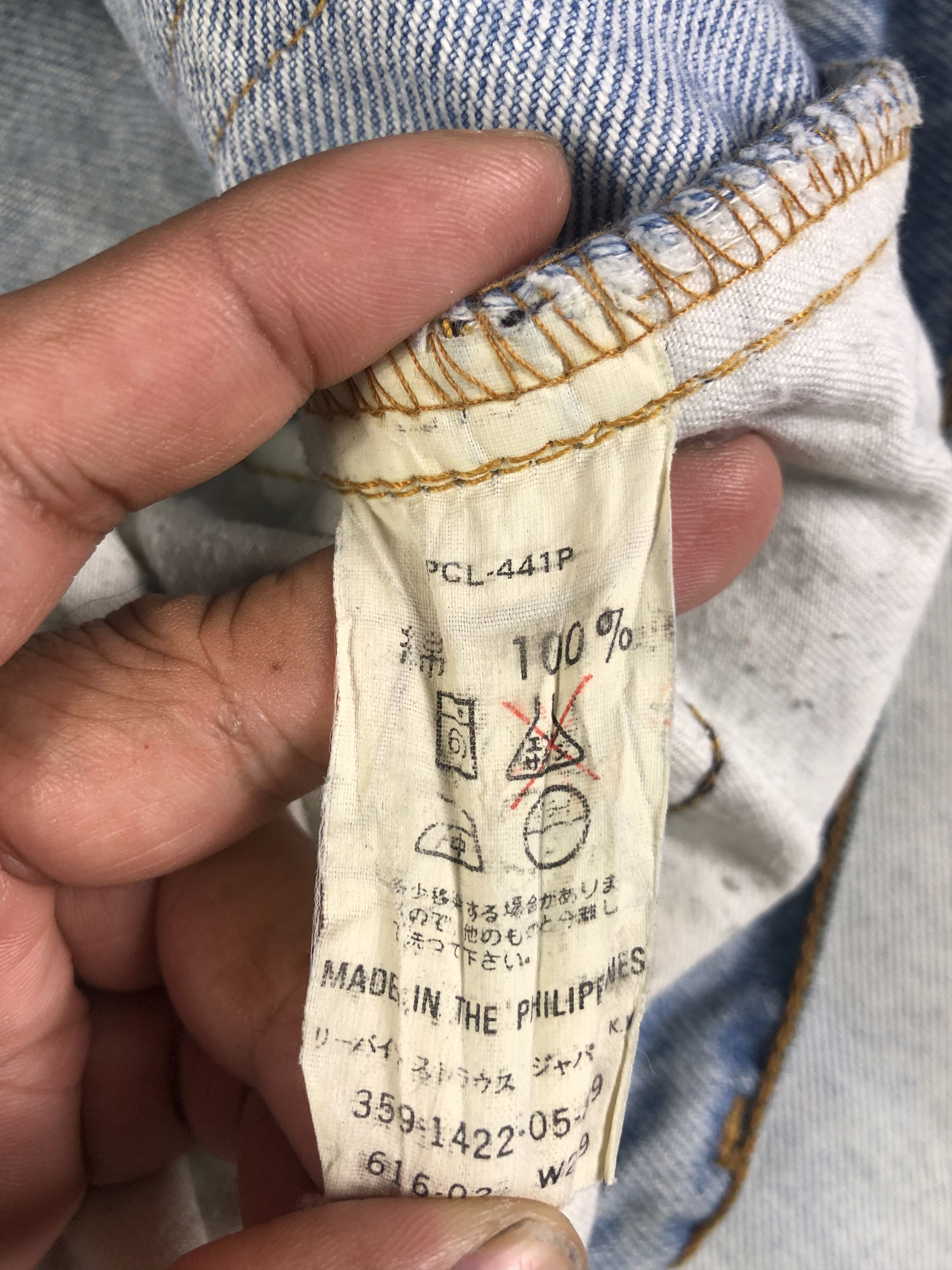 Levis light Wash blue Denim Jeans 28x29.5