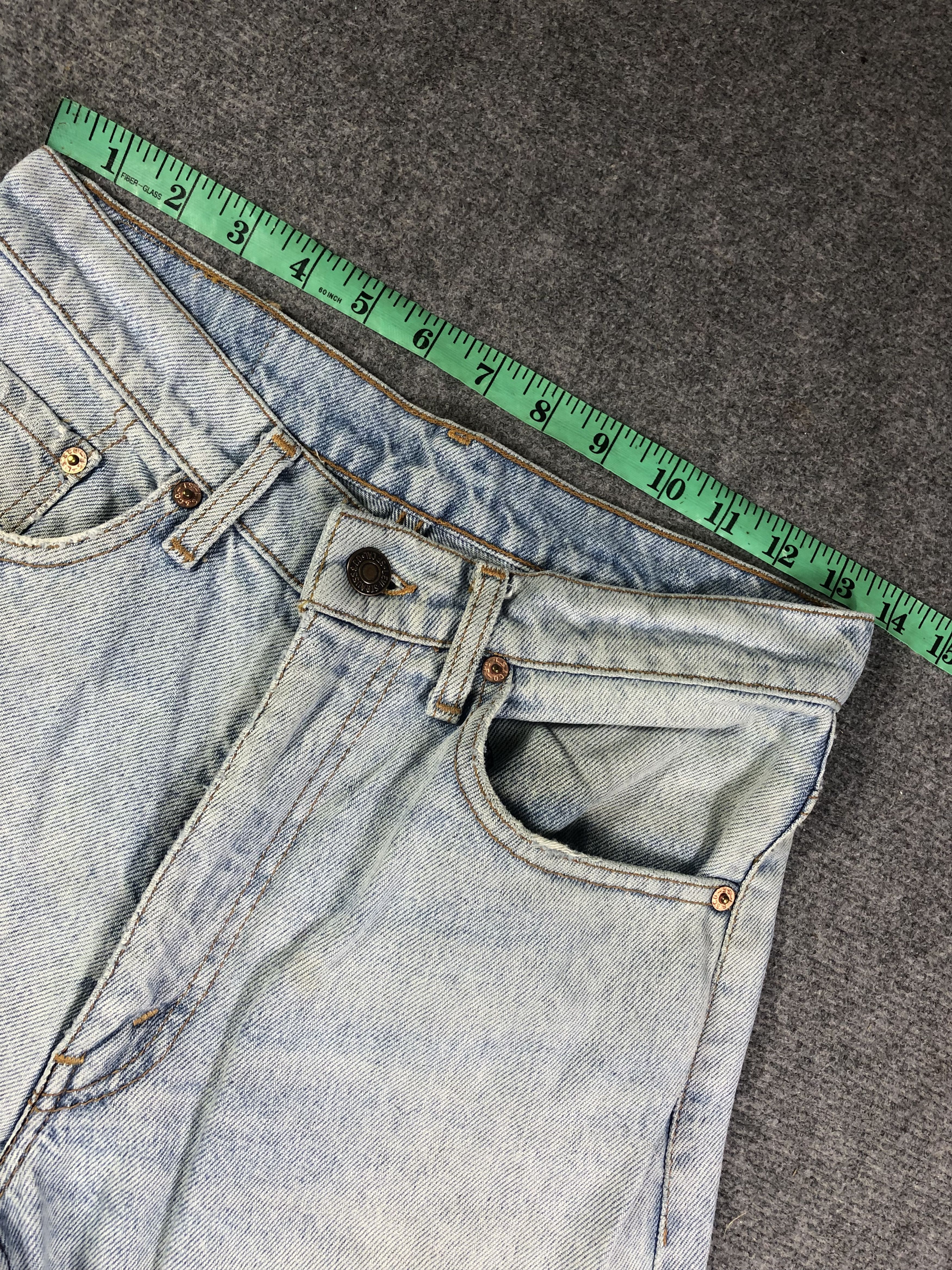 Levis light Wash blue Denim Jeans 28x29.5