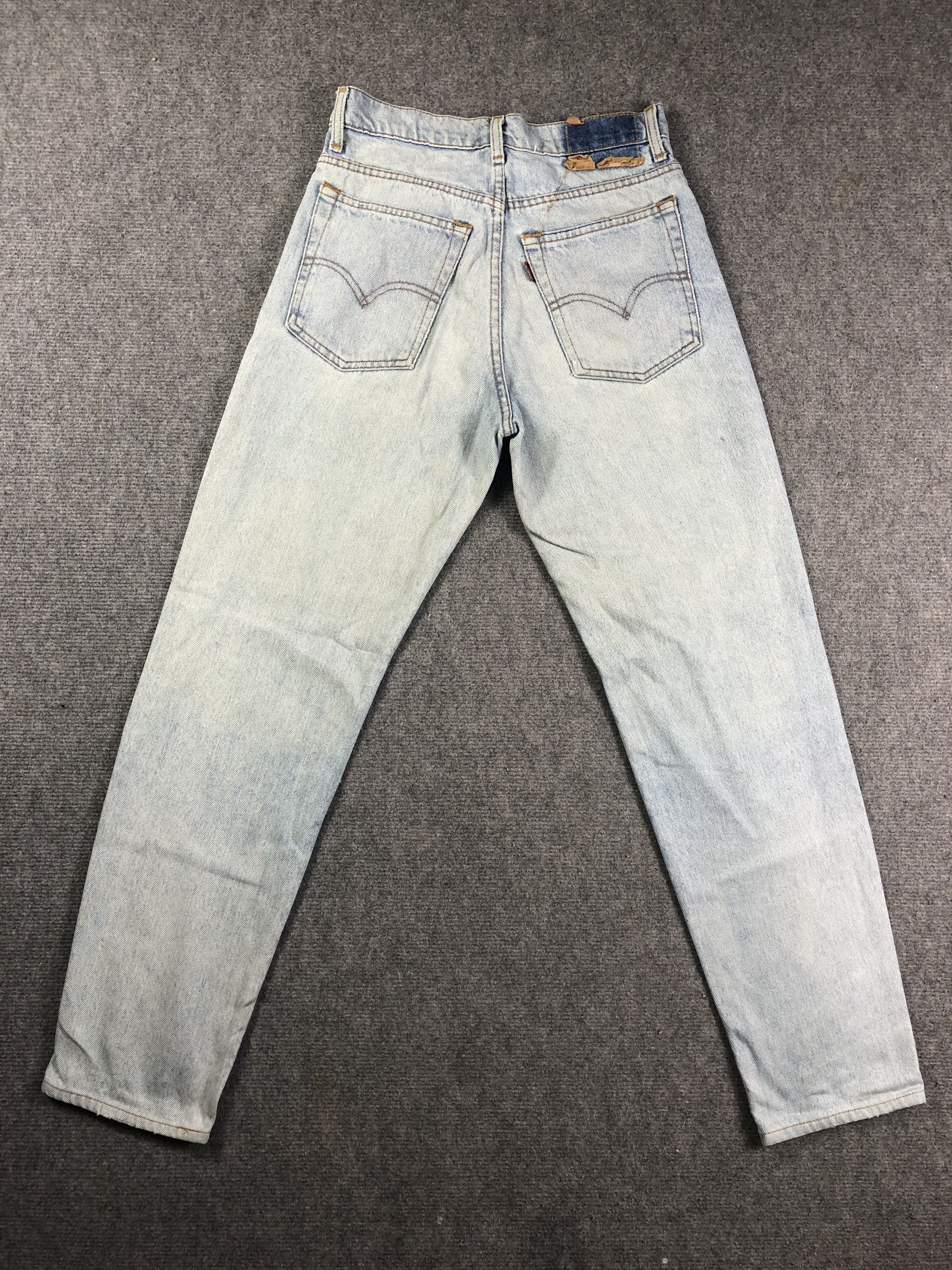Levis light Wash blue Denim Jeans 28x29.5
