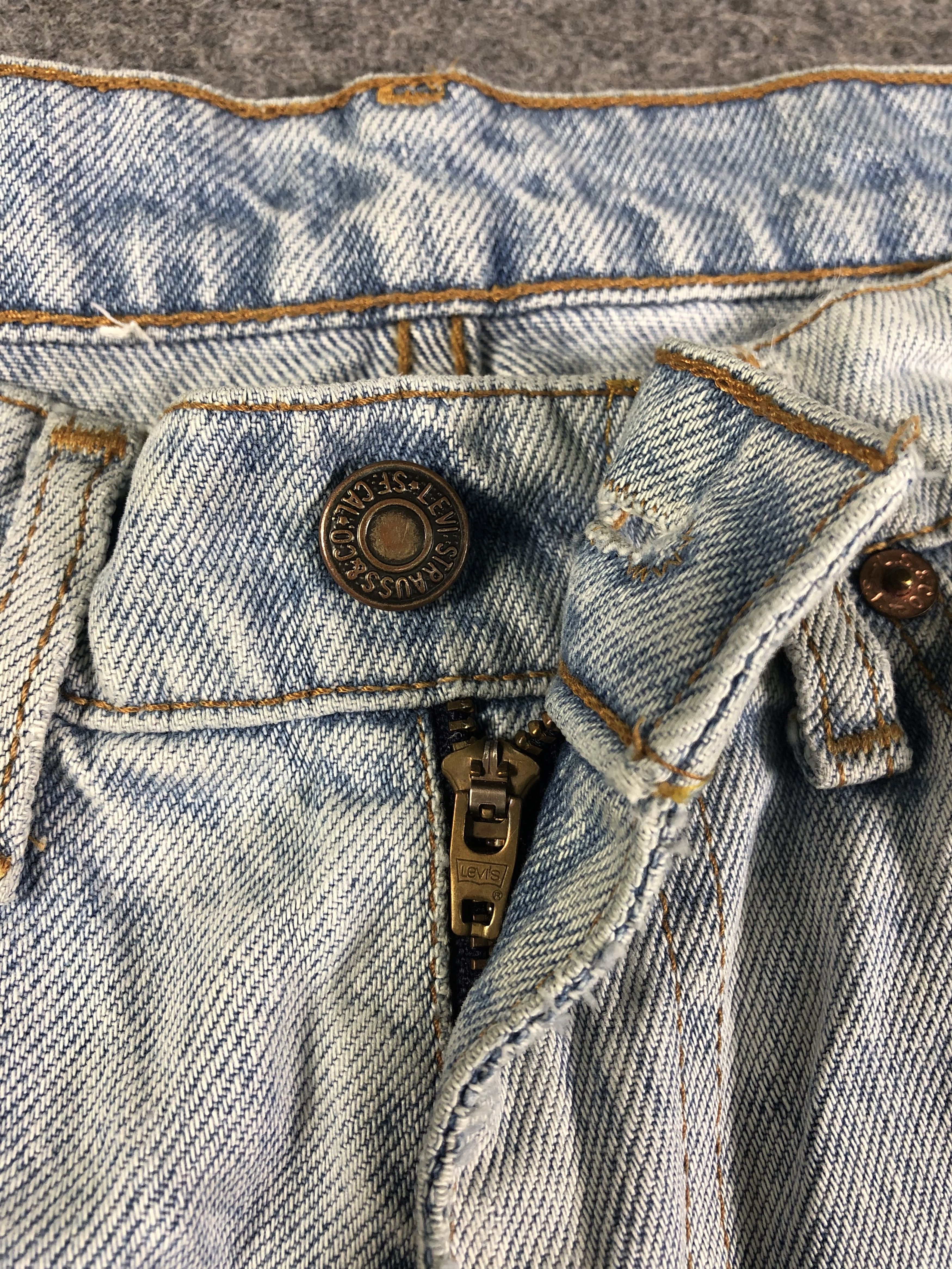 Levis light Wash blue Denim Jeans 28x29.5