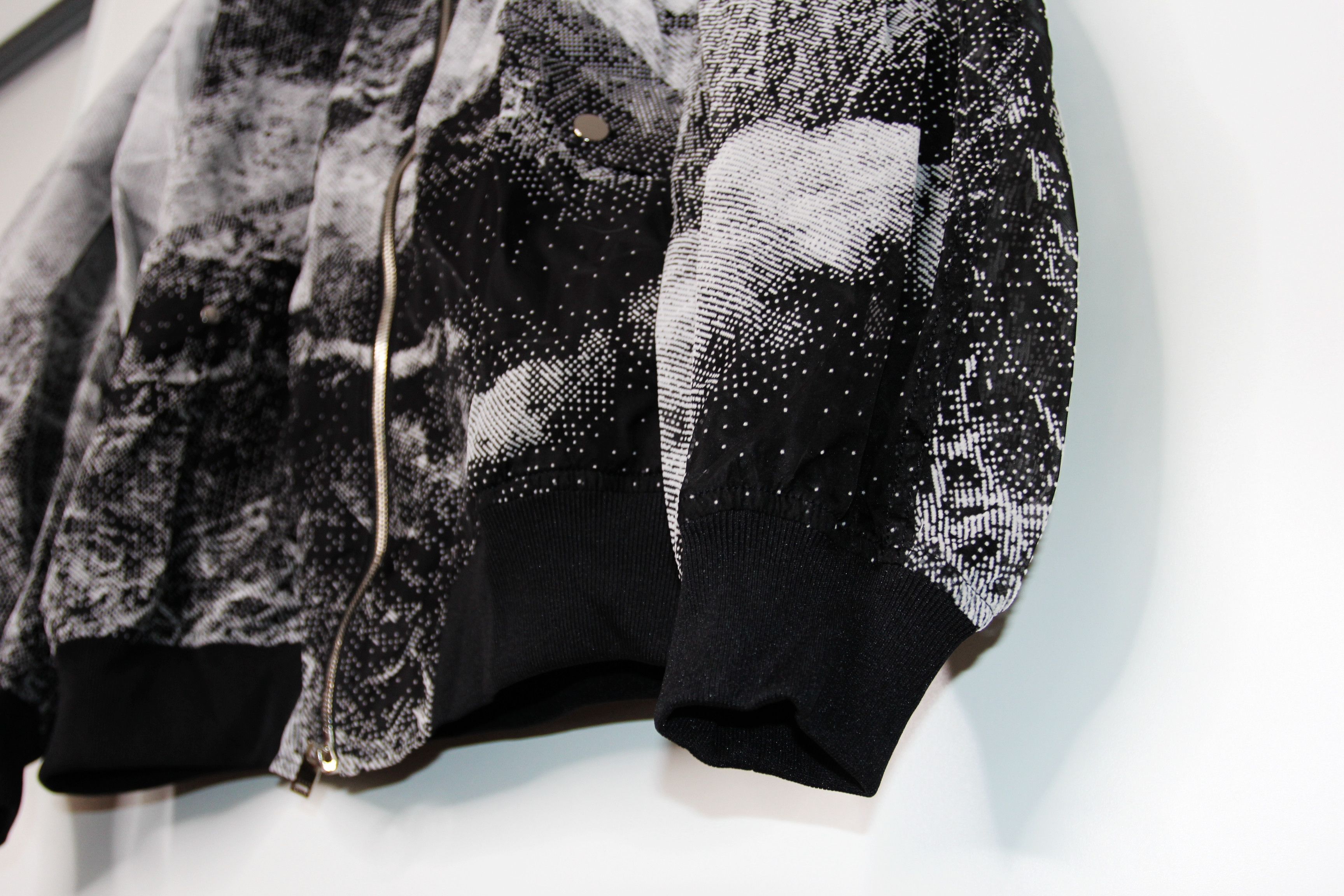 TAAKK BNWOT SS20 TAAKK WHITE JACQUARD NYLON JACKET M Size US M / EU 48-50 / 2 - 5 Thumbnail
