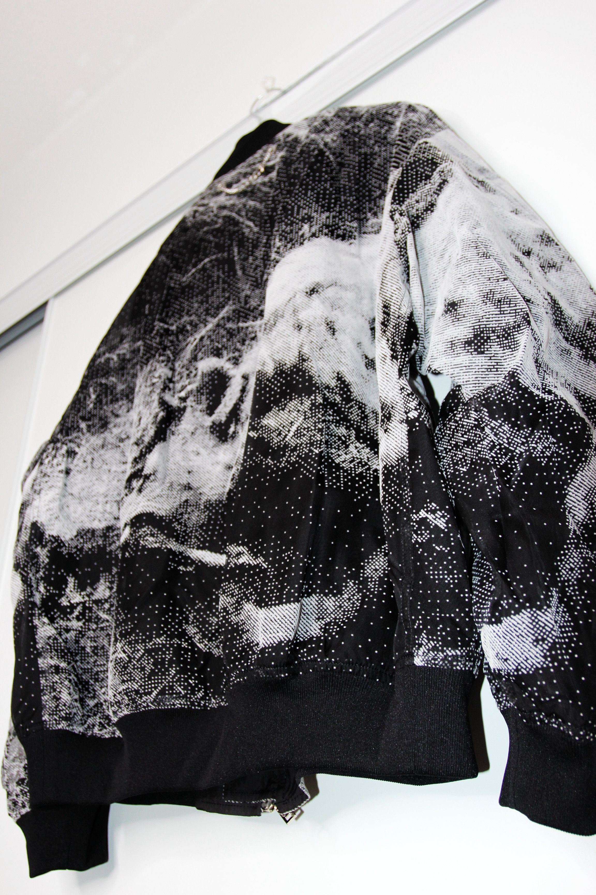 TAAKK BNWOT SS20 TAAKK WHITE JACQUARD NYLON JACKET M Size US M / EU 48-50 / 2 - 9 Thumbnail