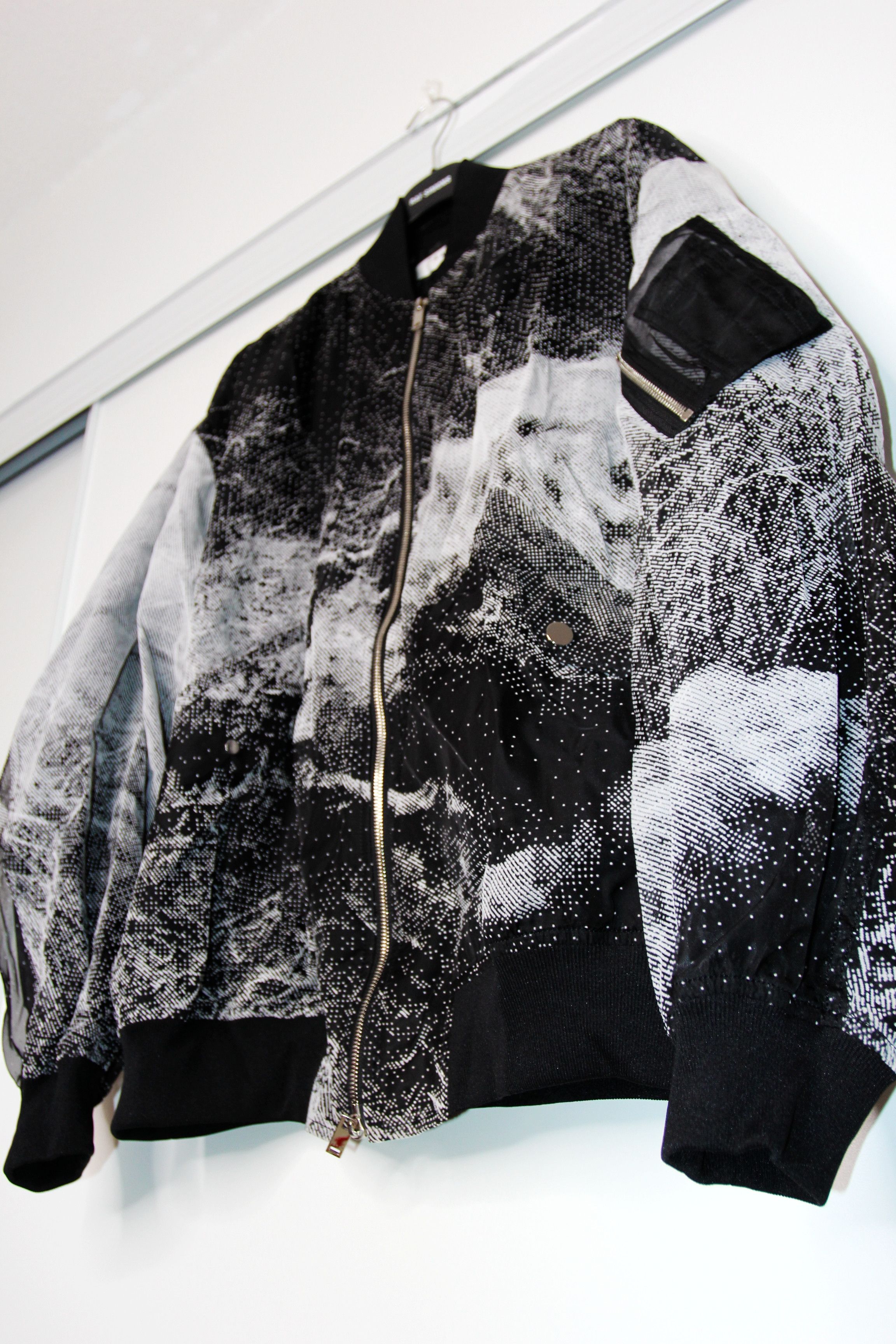TAAKK BNWOT SS20 TAAKK WHITE JACQUARD NYLON JACKET M Size US M / EU 48-50 / 2 - 7 Thumbnail