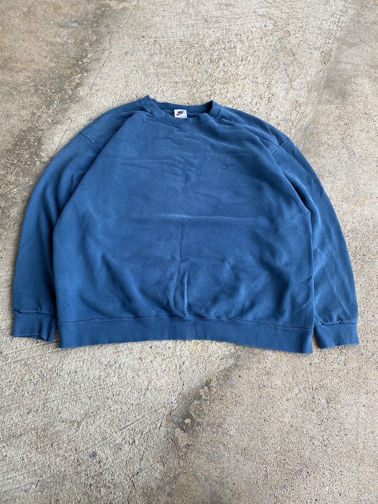 Nike × Vintage Vintage Crazy Y2K Nike Faded Boxy Essential Sweatshirt Size US L / EU 52-54 / 3 - 2 Thumbnail