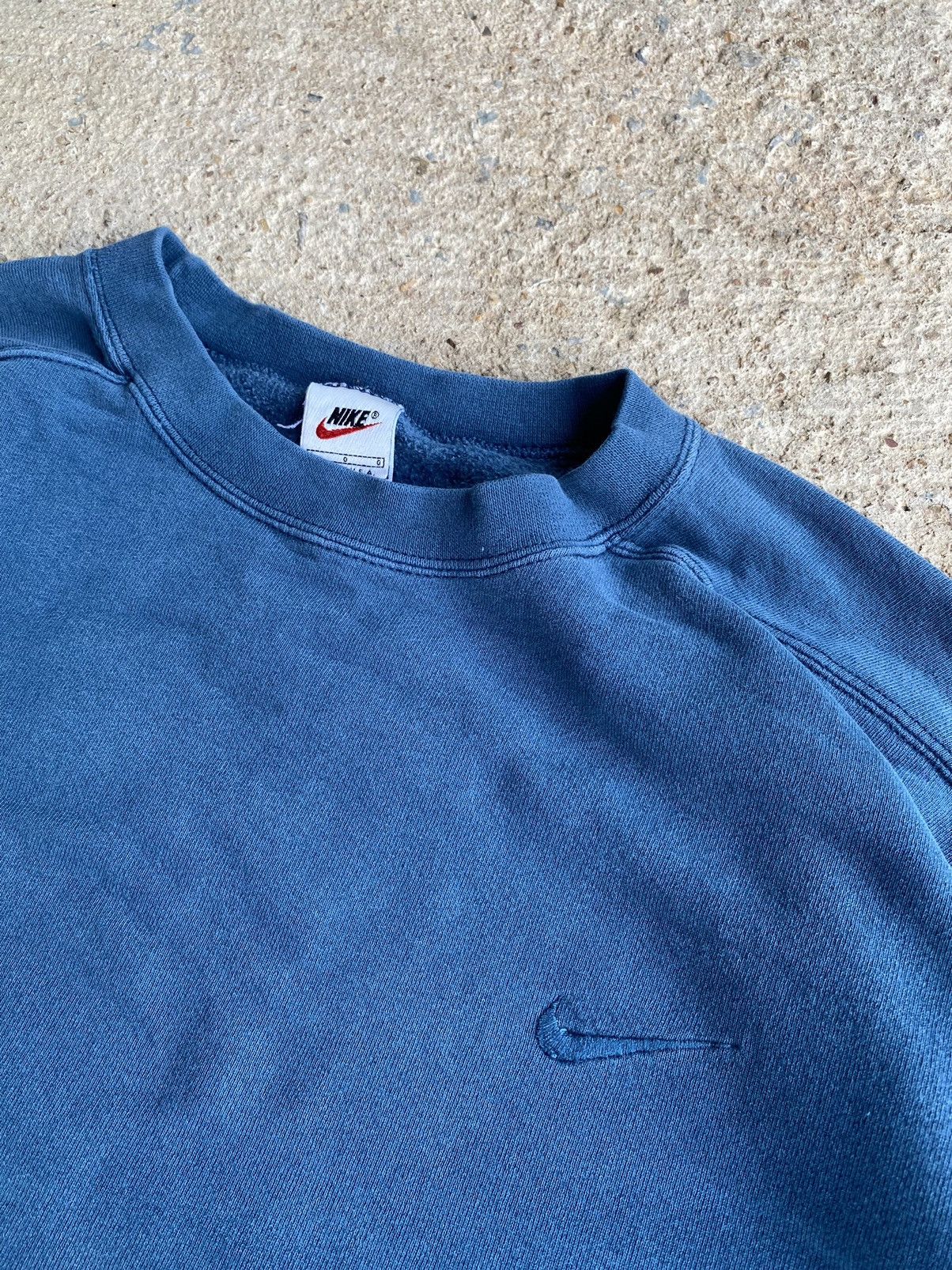 Nike × Vintage Vintage Crazy Y2K Nike Faded Boxy Essential Sweatshirt Size US L / EU 52-54 / 3 - 3 Thumbnail