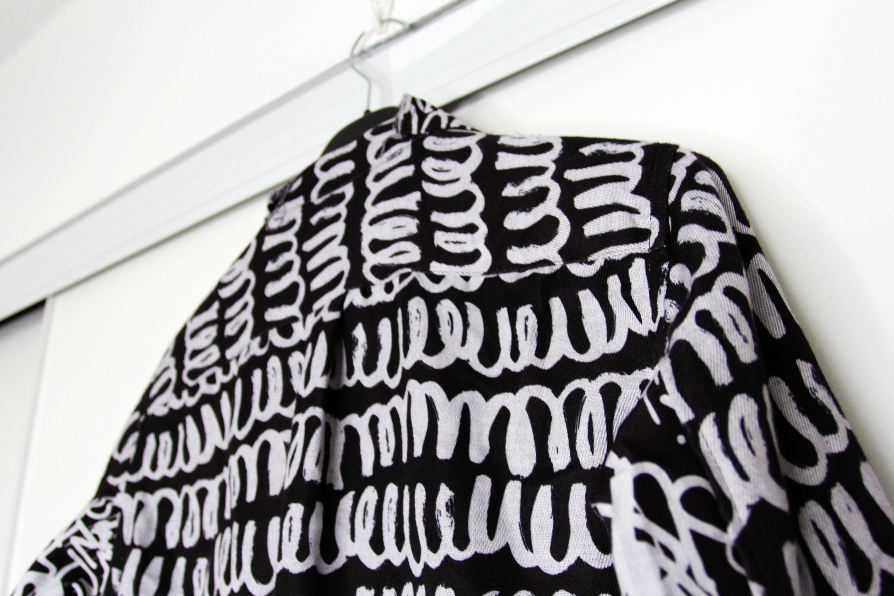 Comme des Garcons Black BNWT AW20 COMME DES GARCONS BLACK GRAFFITI PRINT COAT M Size US M / EU 48-50 / 2 - 8 Thumbnail
