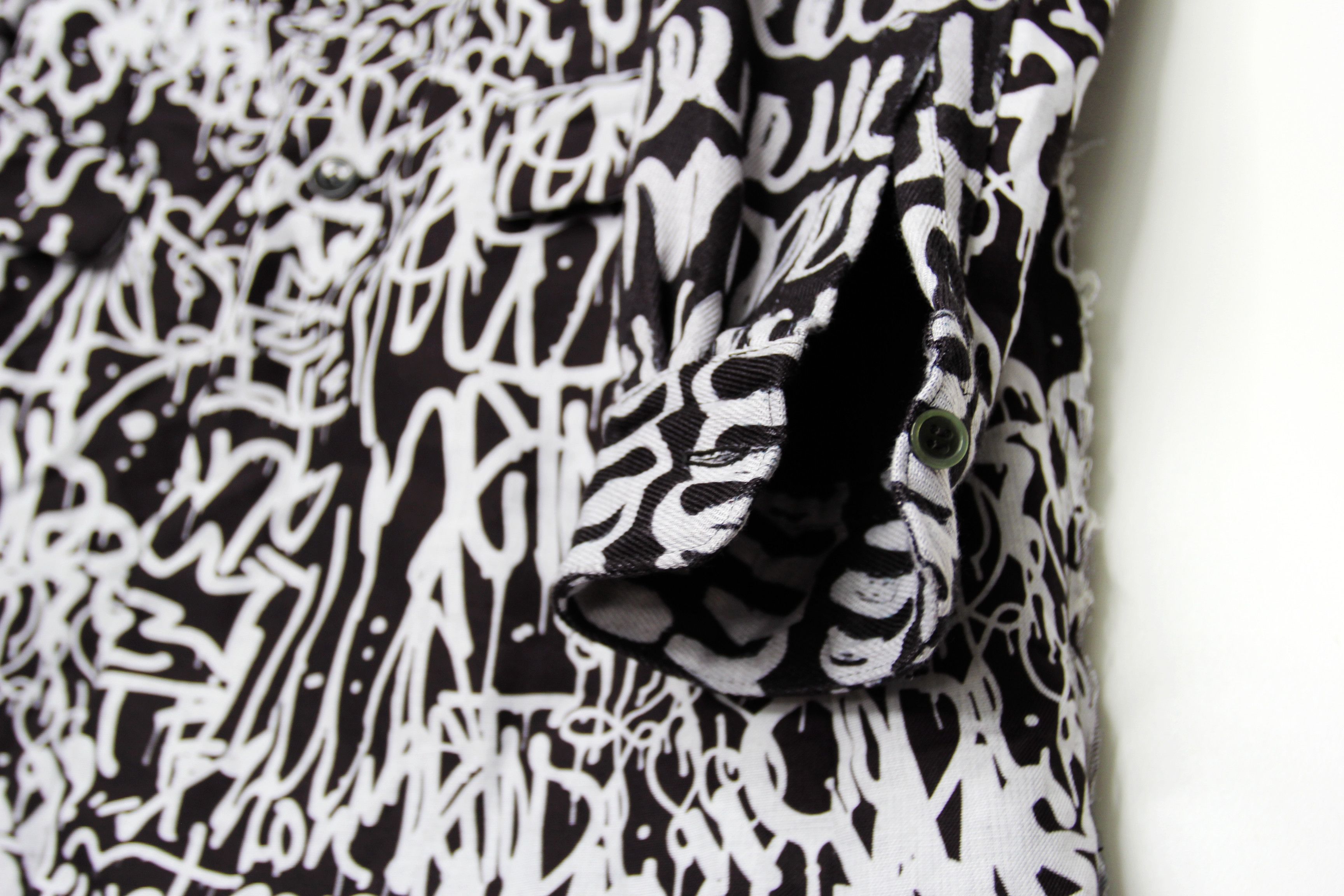 Comme des Garcons Black BNWT AW20 COMME DES GARCONS BLACK GRAFFITI PRINT COAT M Size US M / EU 48-50 / 2 - 5 Thumbnail