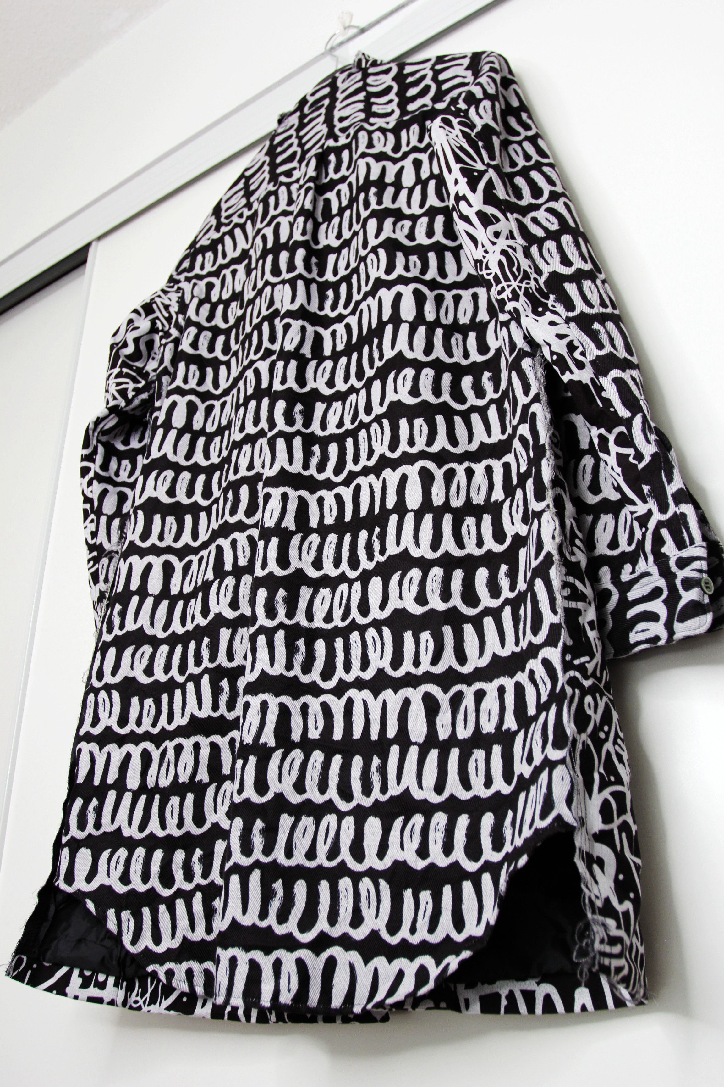 Comme des Garcons Black BNWT AW20 COMME DES GARCONS BLACK GRAFFITI PRINT COAT M Size US M / EU 48-50 / 2 - 11 Thumbnail