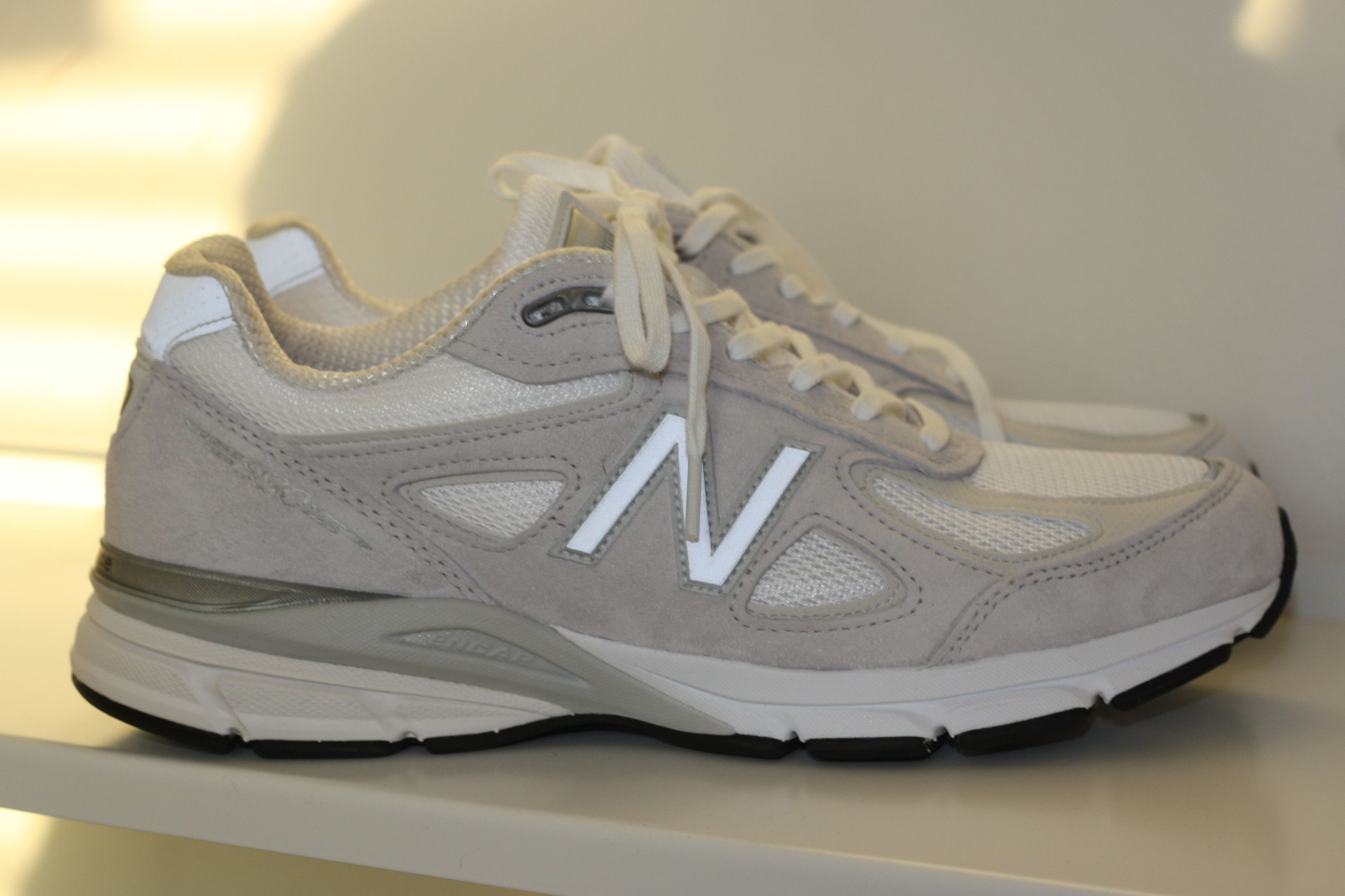 New balance outlet 990v4 nimbus cloud