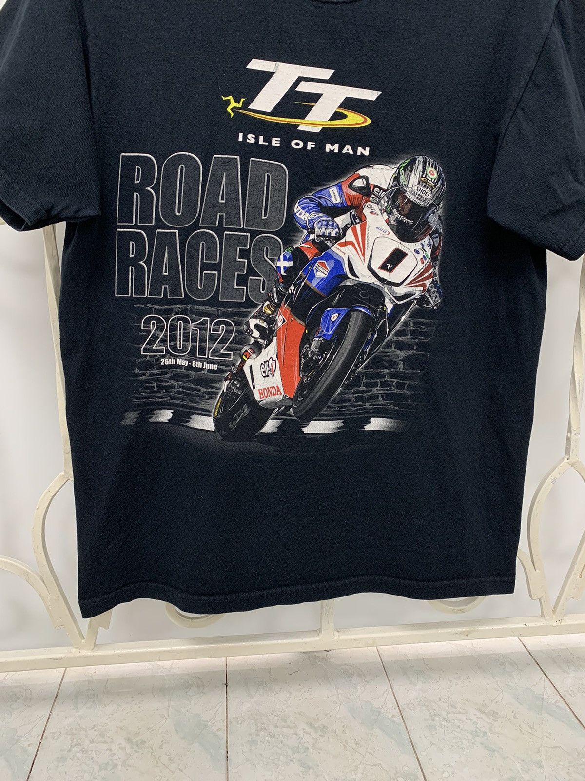 Vintage Vintage 2012 Isle of Man TT Moto Racing T-shirt Size US M / EU 48-50 / 2 - 9 Thumbnail