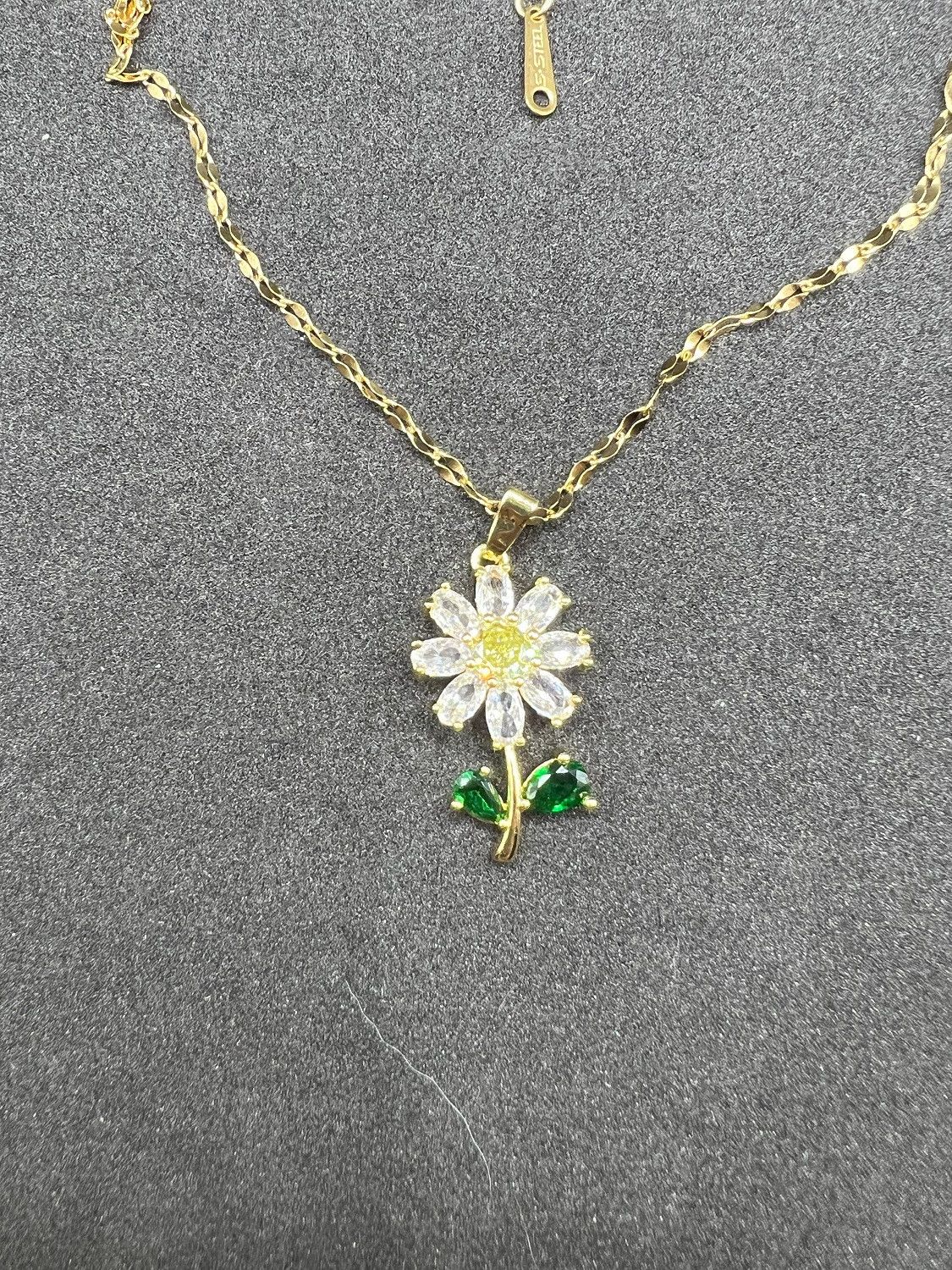 Jewelry Daisy flower gold chain stainless steel necklace Size ONE SIZE - 2 Thumbnail