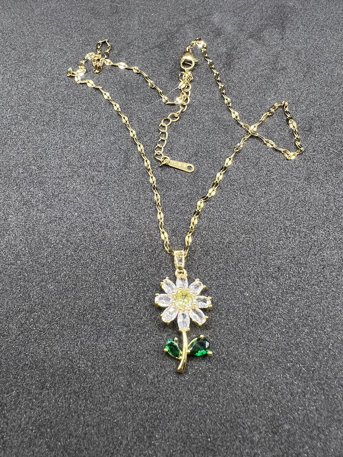 Jewelry Daisy flower gold chain stainless steel necklace Size ONE SIZE - 3 Thumbnail