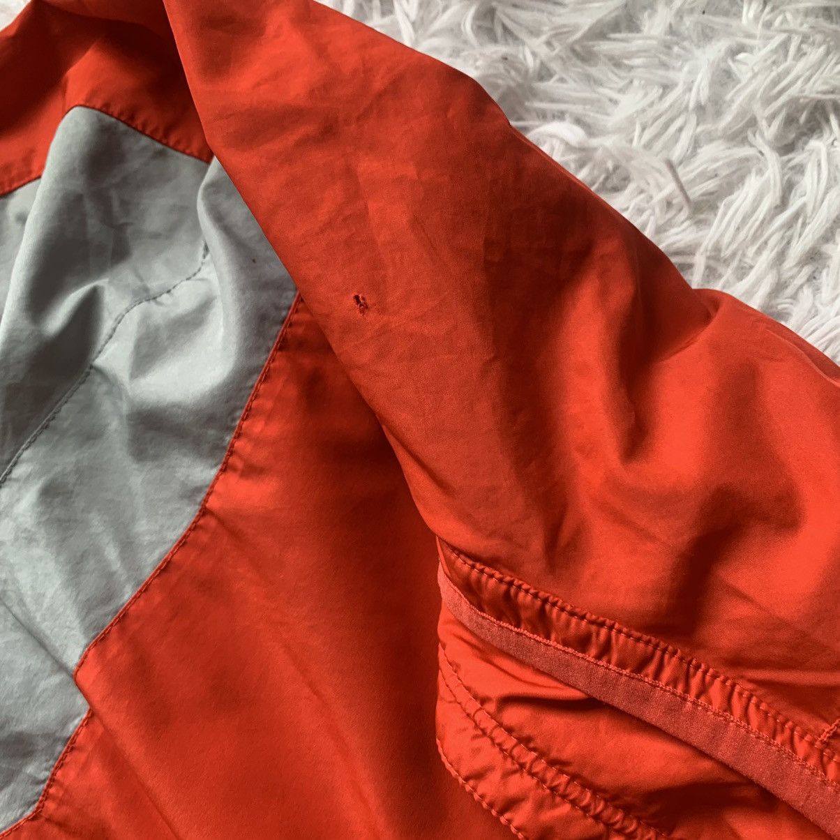 Nike Vintage Nike Y2K Logo Swoosh Light Jacket Clima-fit Size US XXL / EU 58 / 5 - 13 Thumbnail
