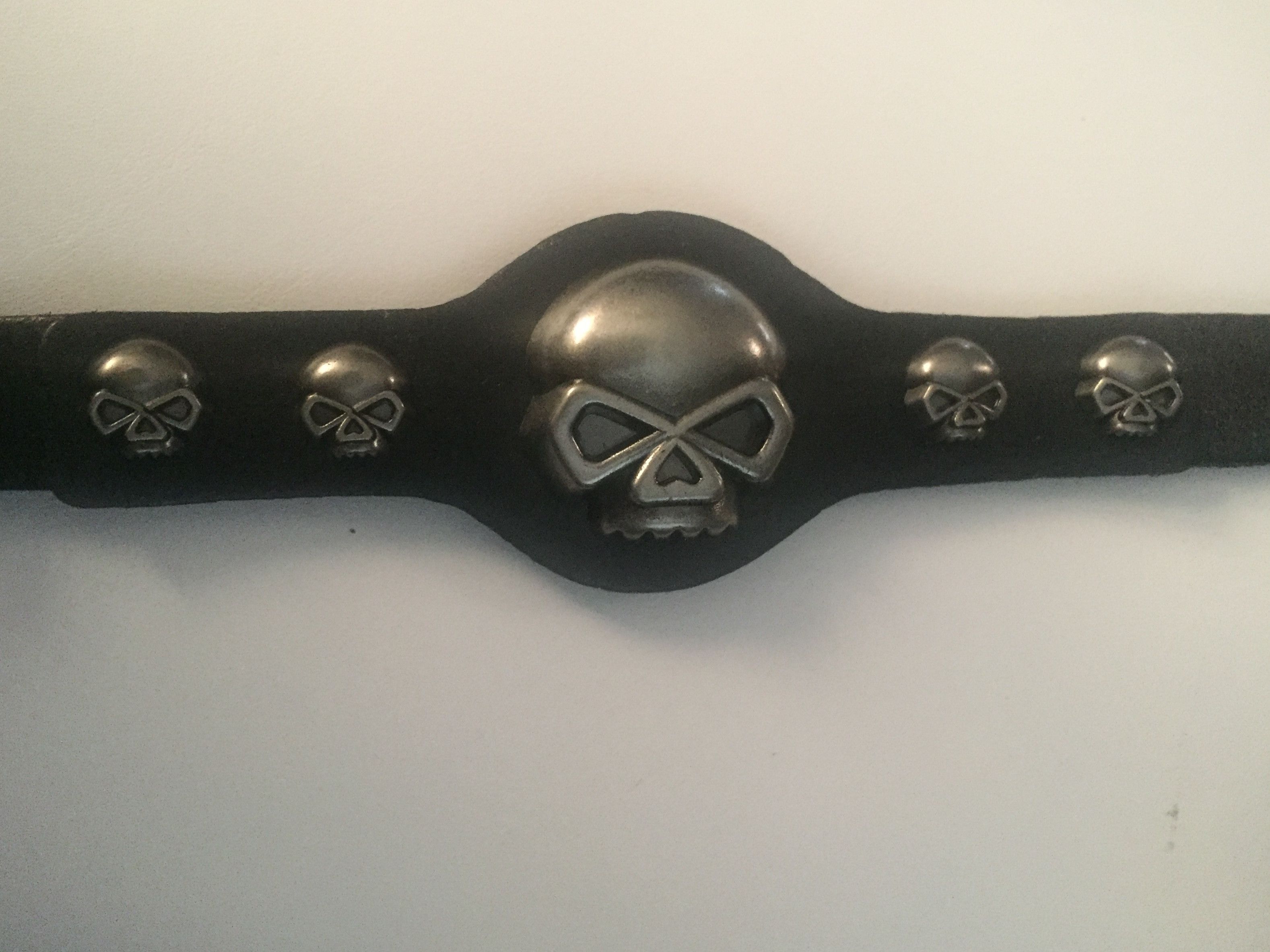 Jewelry 5 Skulls Black Leather Band Bracelet Size ONE SIZE - 2 Thumbnail