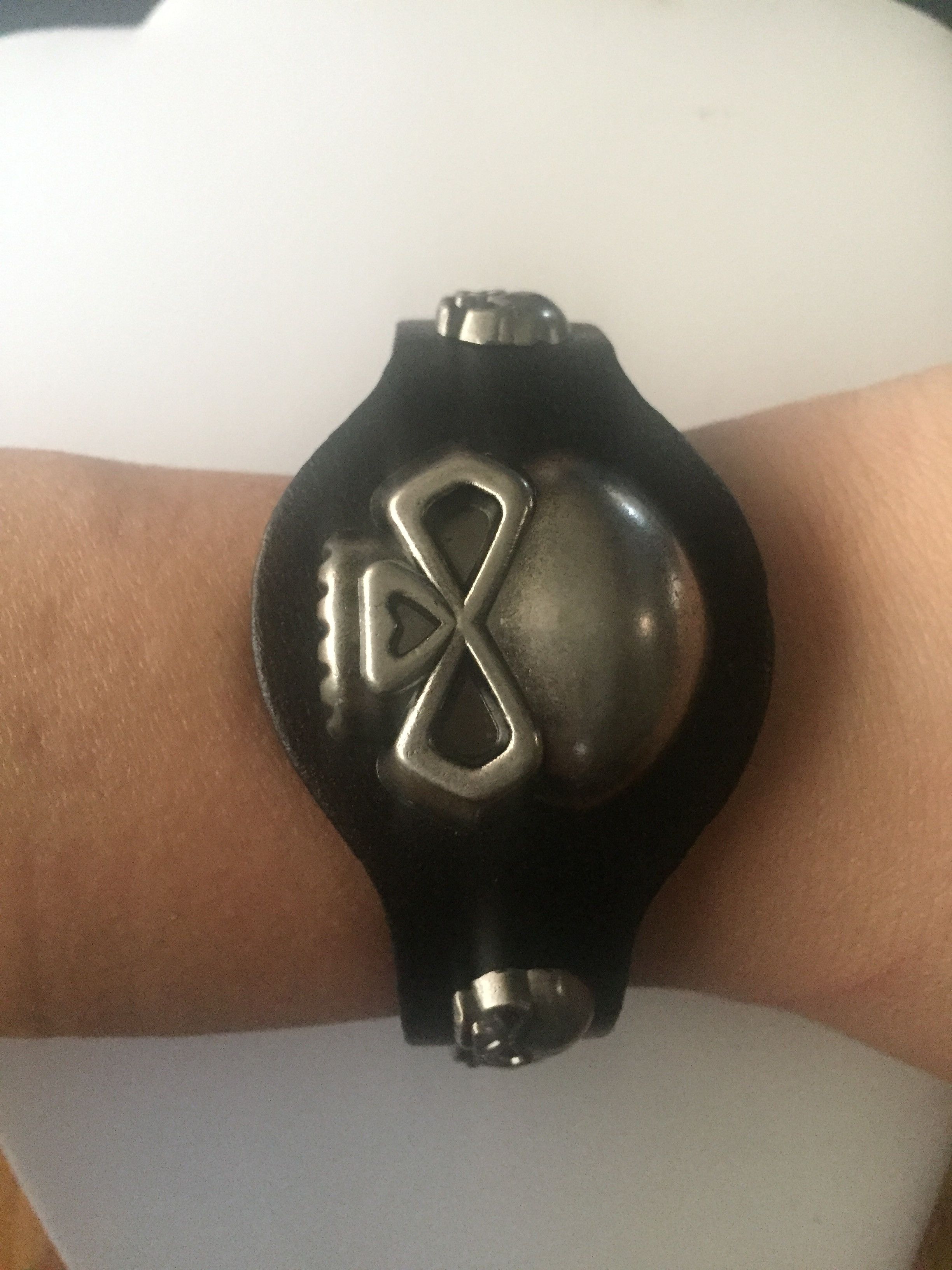 Jewelry 5 Skulls Black Leather Band Bracelet Size ONE SIZE - 3 Thumbnail