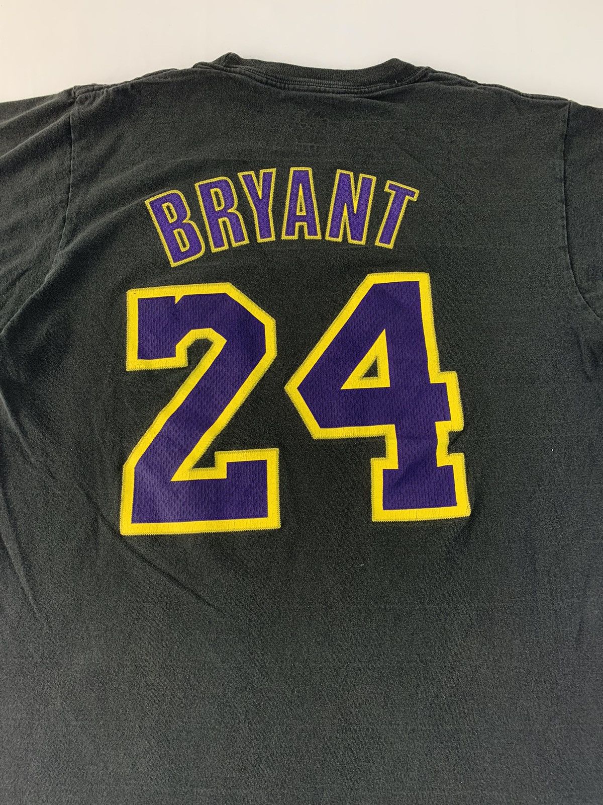 Adidas 90s LA Lakers Adidas Kobe Bryant #24 NBA Printed Tee Size US M / EU 48-50 / 2 - 5 Thumbnail