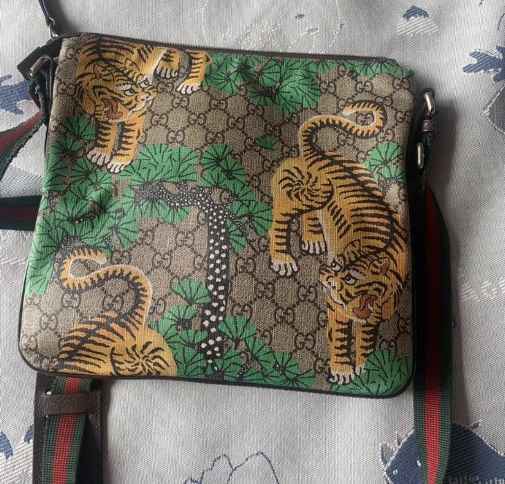 Gucci bengal store gg supreme messenger