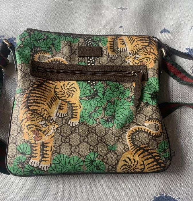 Gucci messenger bag with store tiger