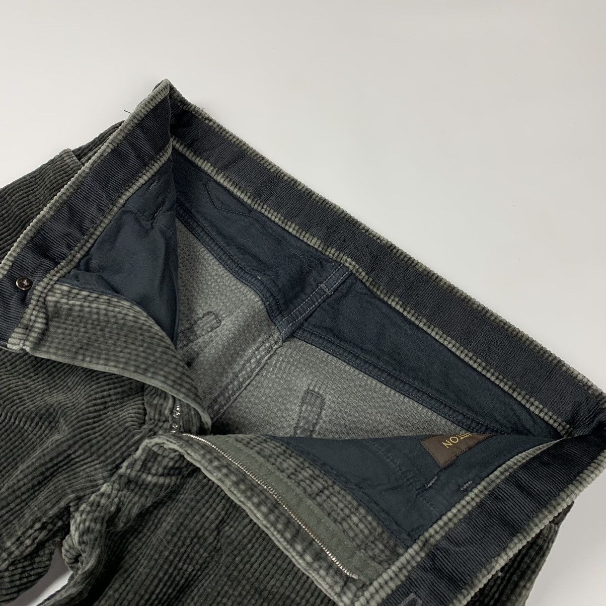 Louis Vuitton Louis Vuitton ash corduroy pants Size US 28 / EU 44 - 11 Thumbnail