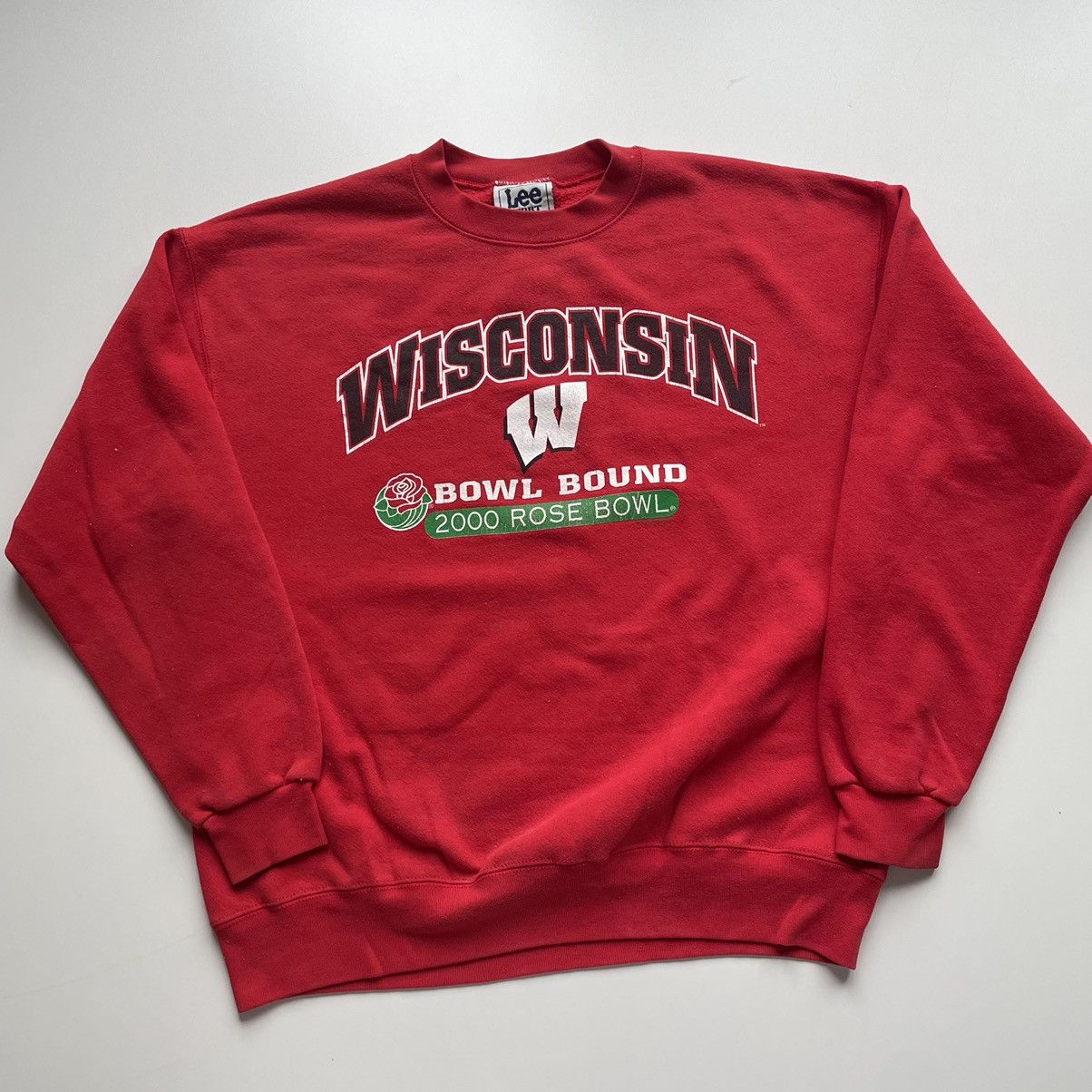 image of American College x NCAA Vintage Y2K 2000S Wisconsin Badgers Rose-Bowl Crewneck in Red (Size Large)