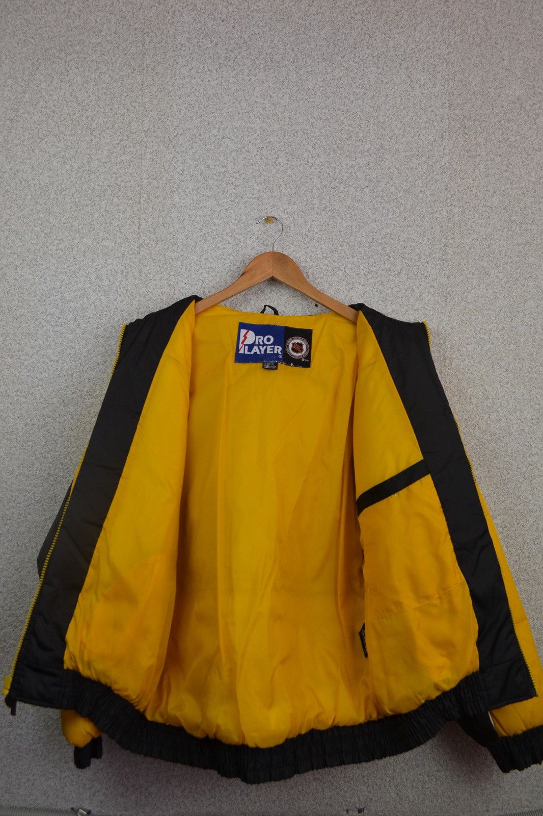 NHL Pittsburg Penguins NHL vintage bomber jacket pro player 90s Size US M / EU 48-50 / 2 - 3 Thumbnail