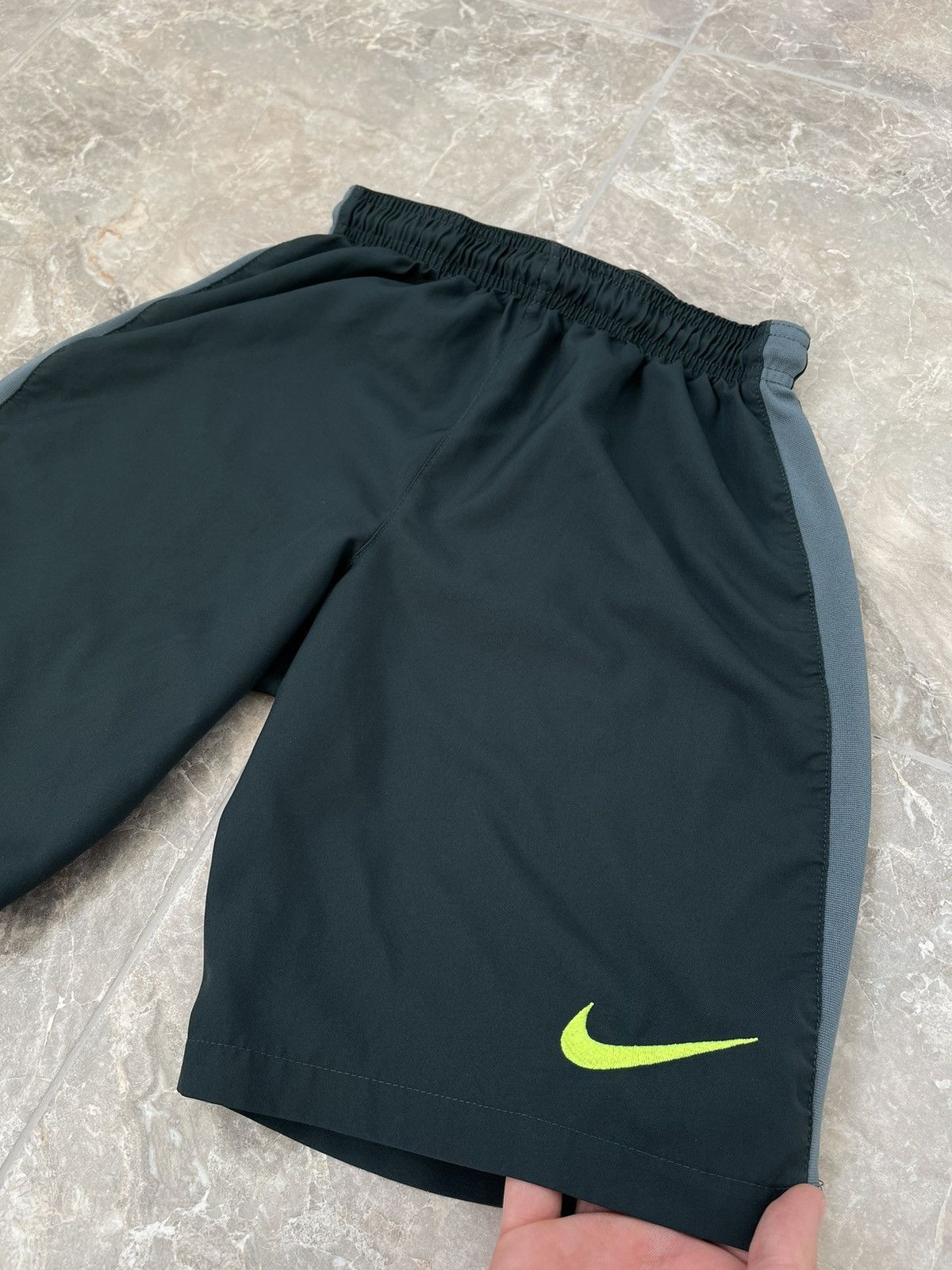 Nike Nike Nylon DRI-FIT Shorts Size US 30 / EU 46 - 7 Thumbnail