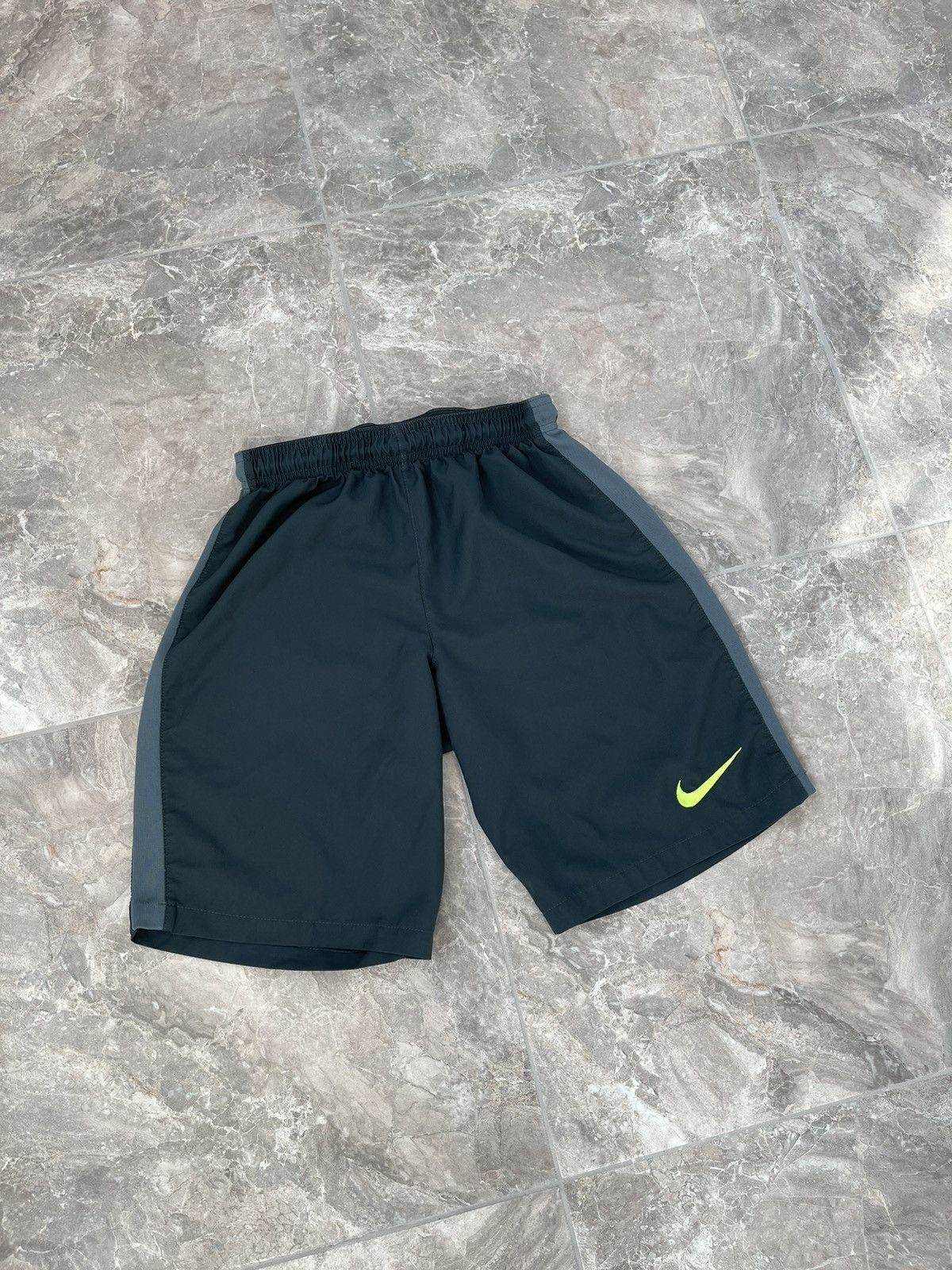 Nike Nike Nylon DRI-FIT Shorts Size US 30 / EU 46 - 2 Thumbnail