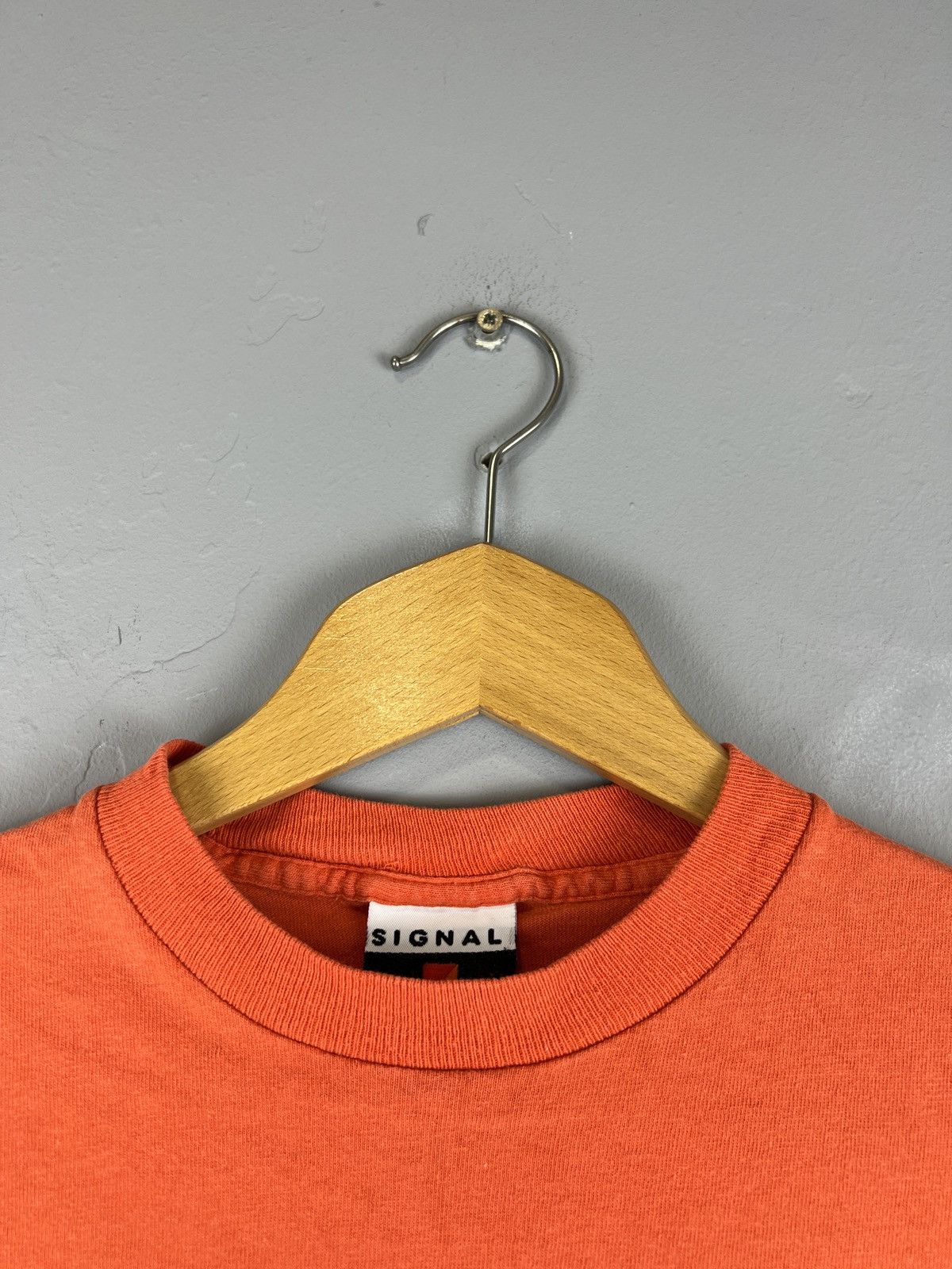 Vintage × Warner Bros Vtg 1993 Lovely Tunes Big band print tee y2k orange colour Size US M / EU 48-50 / 2 - 6 Thumbnail
