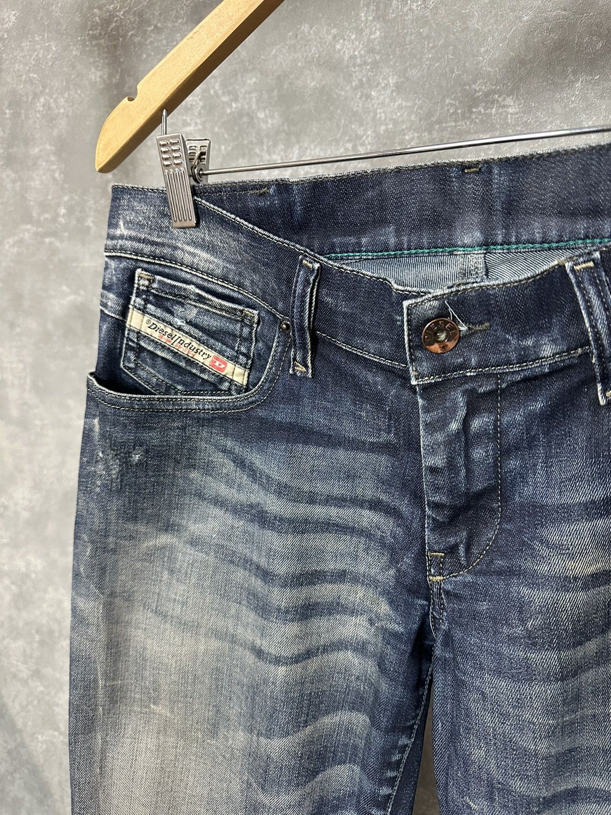 Diesel × Vintage Diesel Vintage Washed Distressed Made in Italy Denim Pants Size 30" / US 8 / IT 44 - 6 Thumbnail