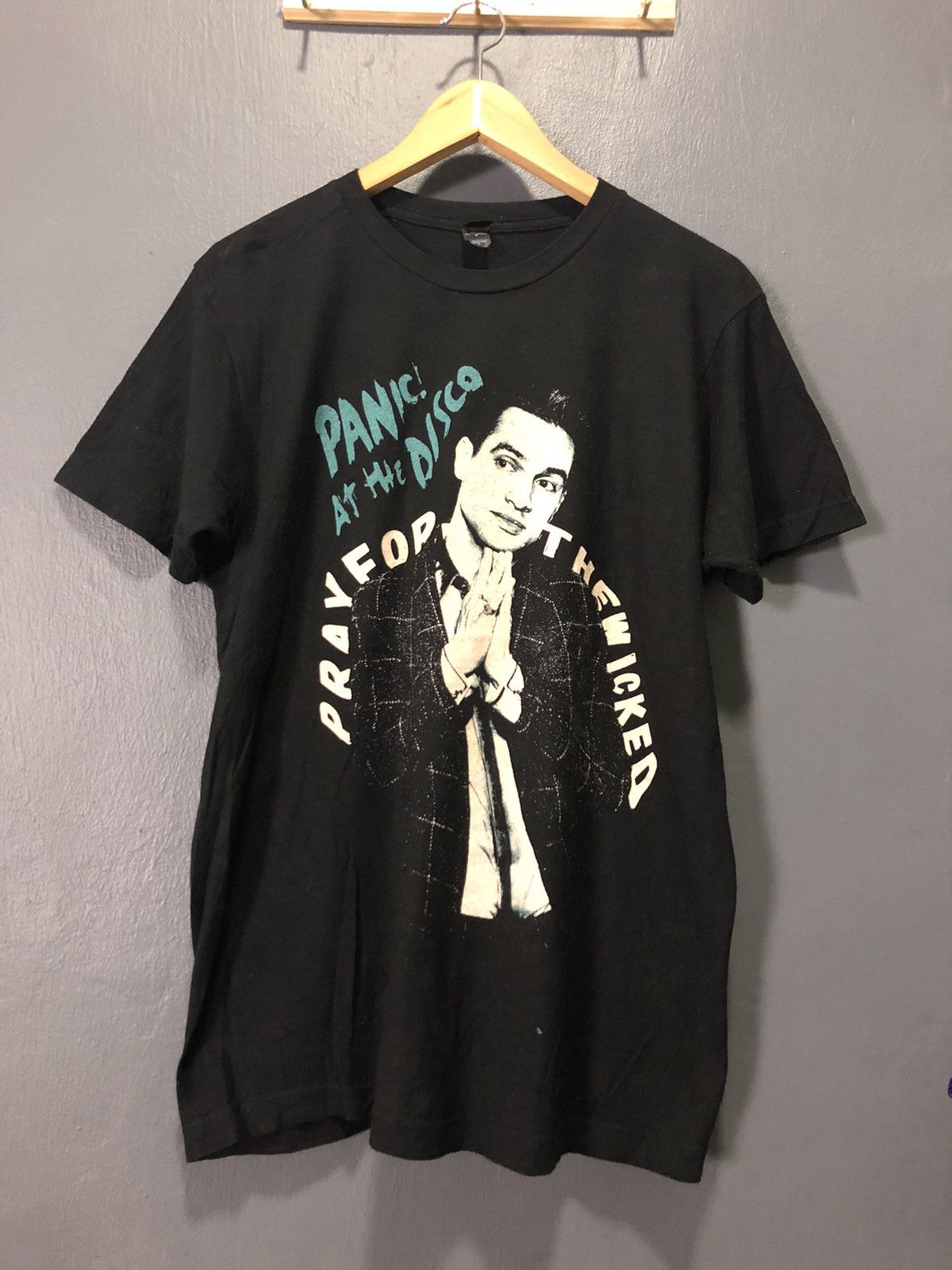 Band Tees PANIC AT THE DISCO PRAY FOR THE WICKED 2018 TOUR SHIRT Size US M / EU 48-50 / 2 - 1 Thumbnail