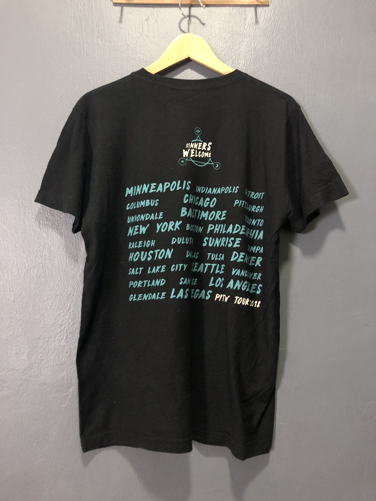 Band Tees PANIC AT THE DISCO PRAY FOR THE WICKED 2018 TOUR SHIRT Size US M / EU 48-50 / 2 - 4 Thumbnail