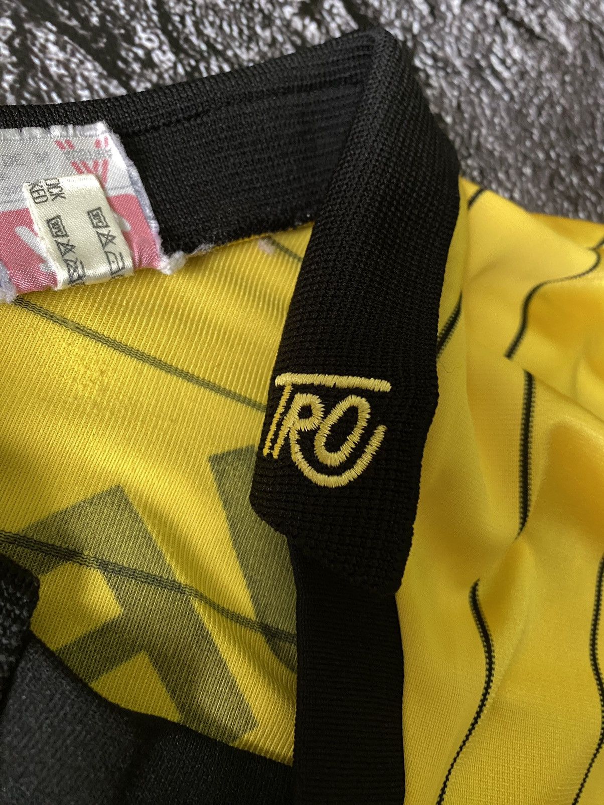 Vintage VINTAGE 80s TRO RAIFFEISEN CLUB 83 SOCCER JERSEY Size US L / EU 52-54 / 3 - 6 Thumbnail