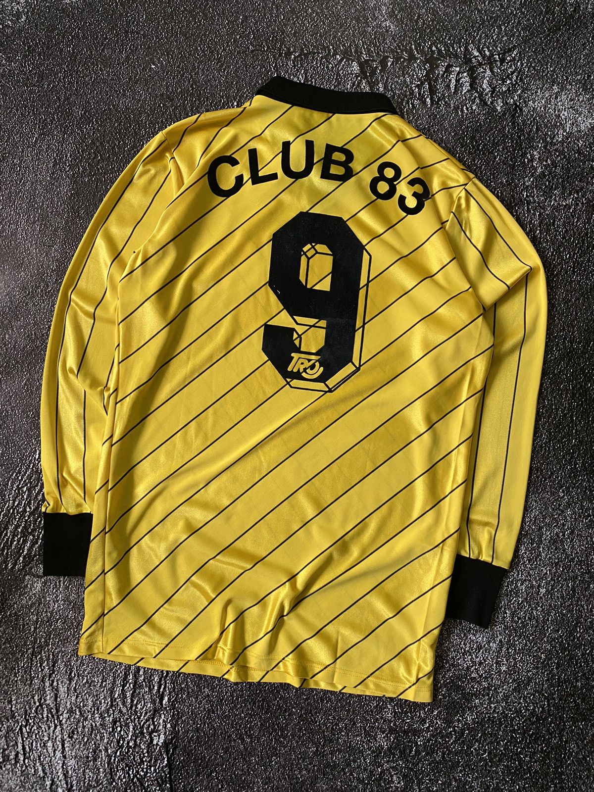 Vintage VINTAGE 80s TRO RAIFFEISEN CLUB 83 SOCCER JERSEY Size US L / EU 52-54 / 3 - 4 Thumbnail