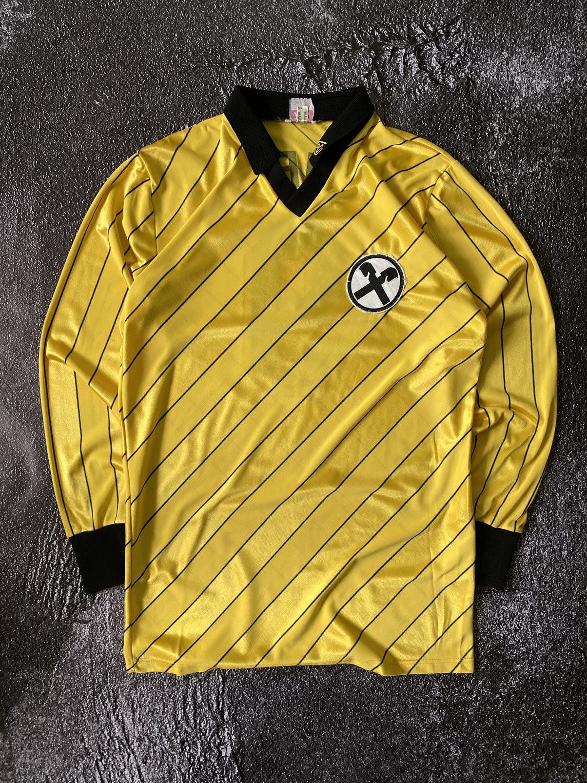 Vintage VINTAGE 80s TRO RAIFFEISEN CLUB 83 SOCCER JERSEY Size US L / EU 52-54 / 3 - 1 Thumbnail