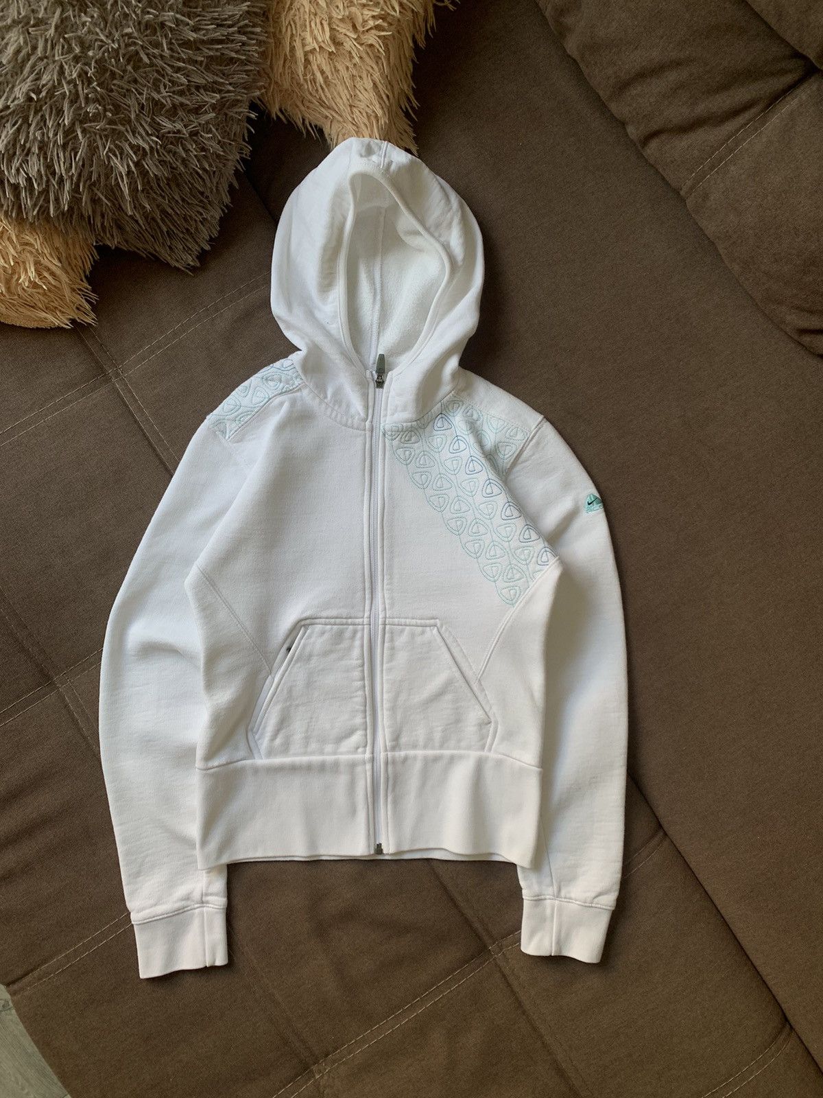 Nike ACG 00s Vintage Nike ACG Women’s White Zip Up Hoodie Size S / US 4 / IT 40 - 1 Thumbnail