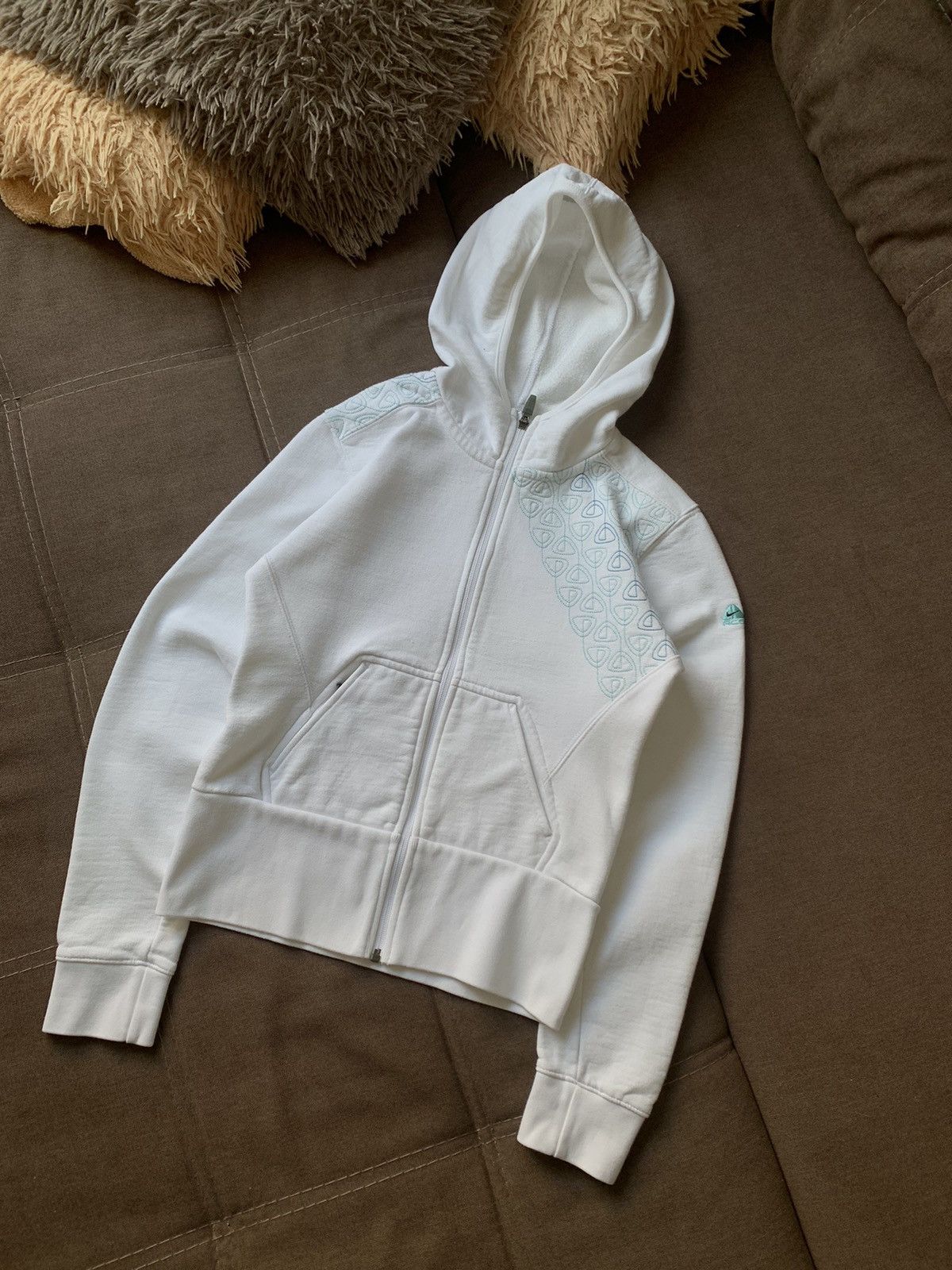 Nike ACG 00s Vintage Nike ACG Women’s White Zip Up Hoodie Size S / US 4 / IT 40 - 2 Thumbnail