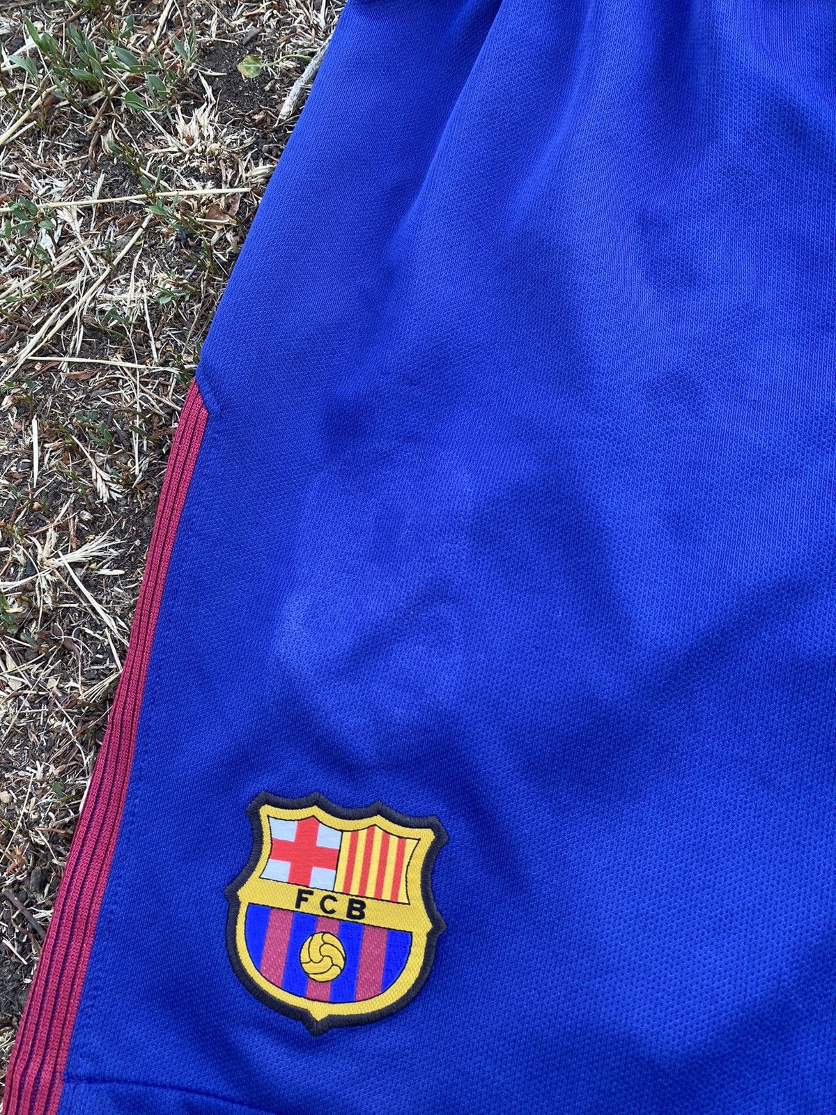 Nike Vintage Nike shorts Barcelona streetwear y2k style size S Size US 30 / EU 46 - 2 Thumbnail