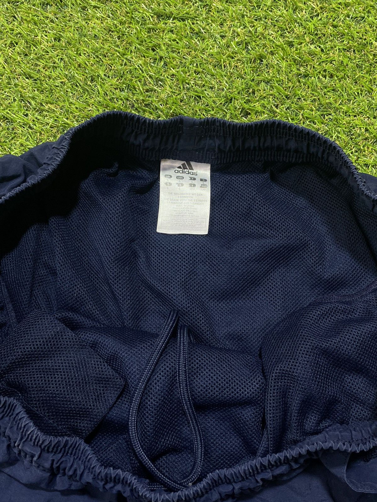 Adidas × Vintage Vintage Adidas shorts streetwear y2k casual style size L Size US 34 / EU 50 - 4 Thumbnail