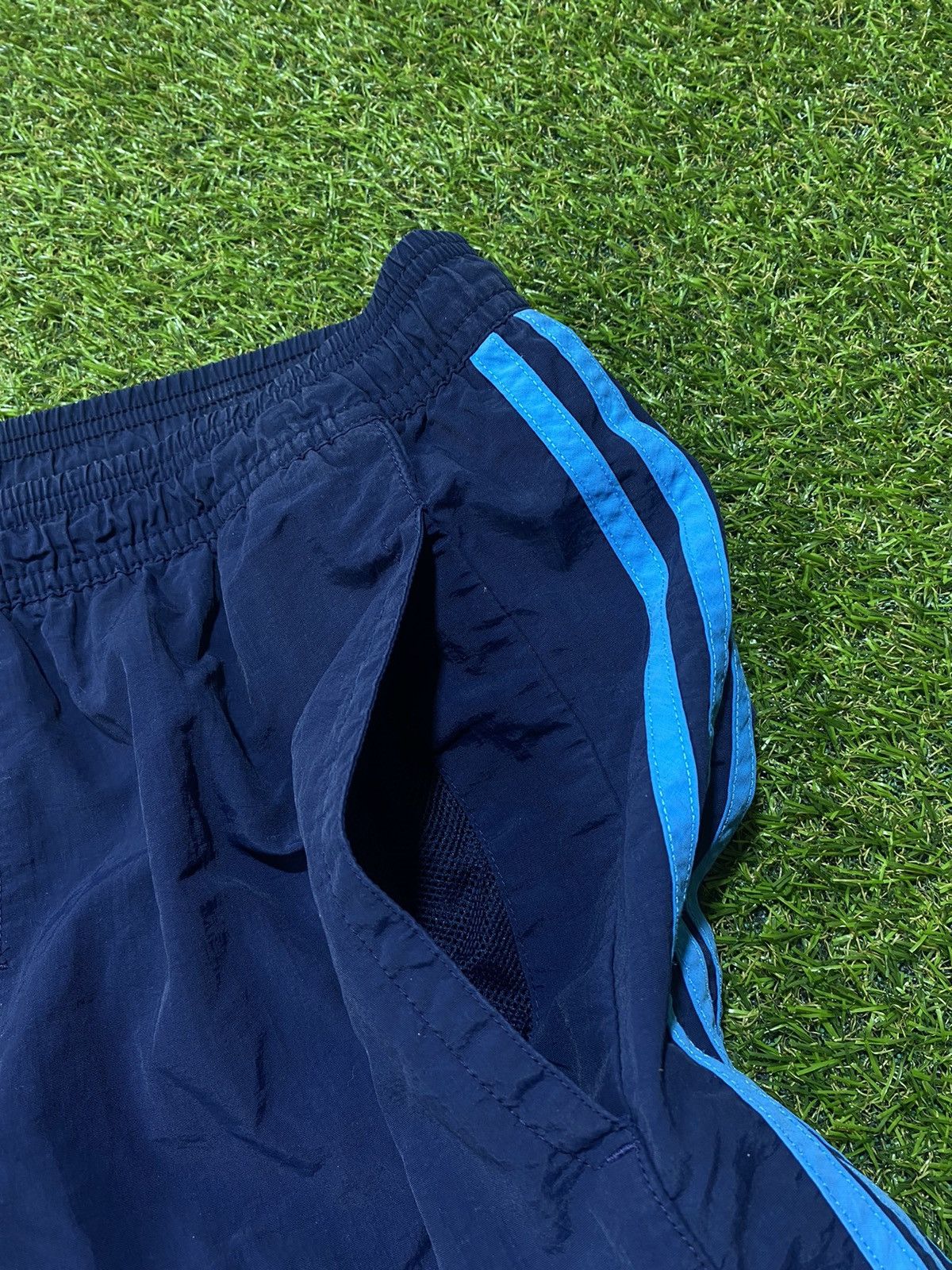 Adidas × Vintage Vintage Adidas shorts streetwear y2k casual style size L Size US 34 / EU 50 - 2 Thumbnail