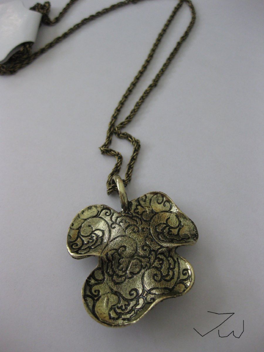 Jewelry Lucky Leaf Pendant Chain Necklace Size ONE SIZE - 2 Thumbnail
