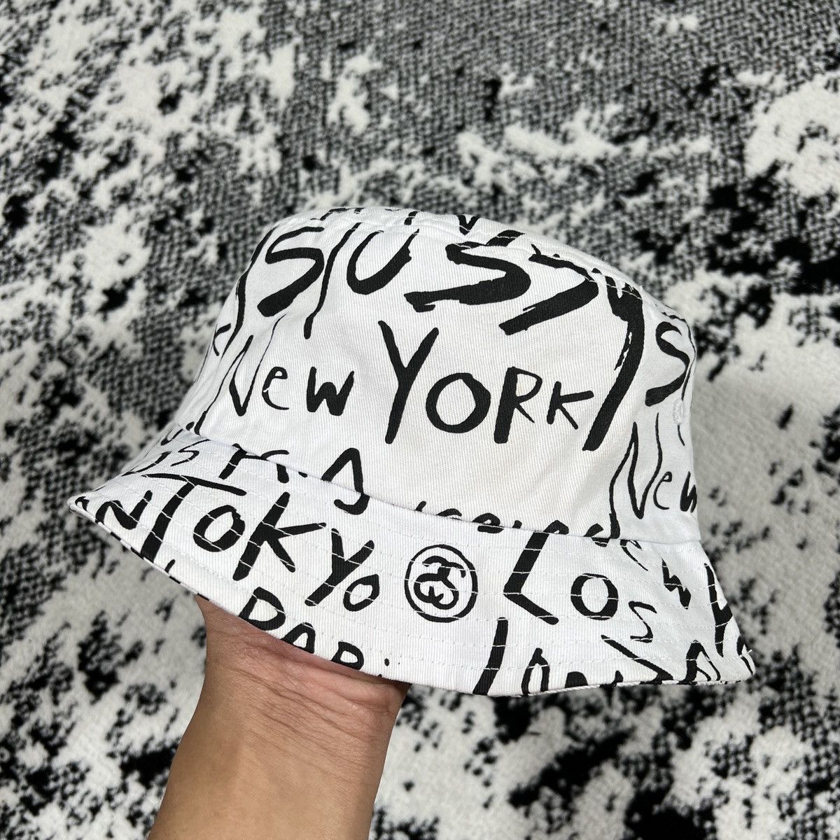 Japanese Brand × Stussy STUSSY BIG CITIES BUCKET HAT IN WHITE L/XL Size ONE SIZE - 2 Thumbnail
