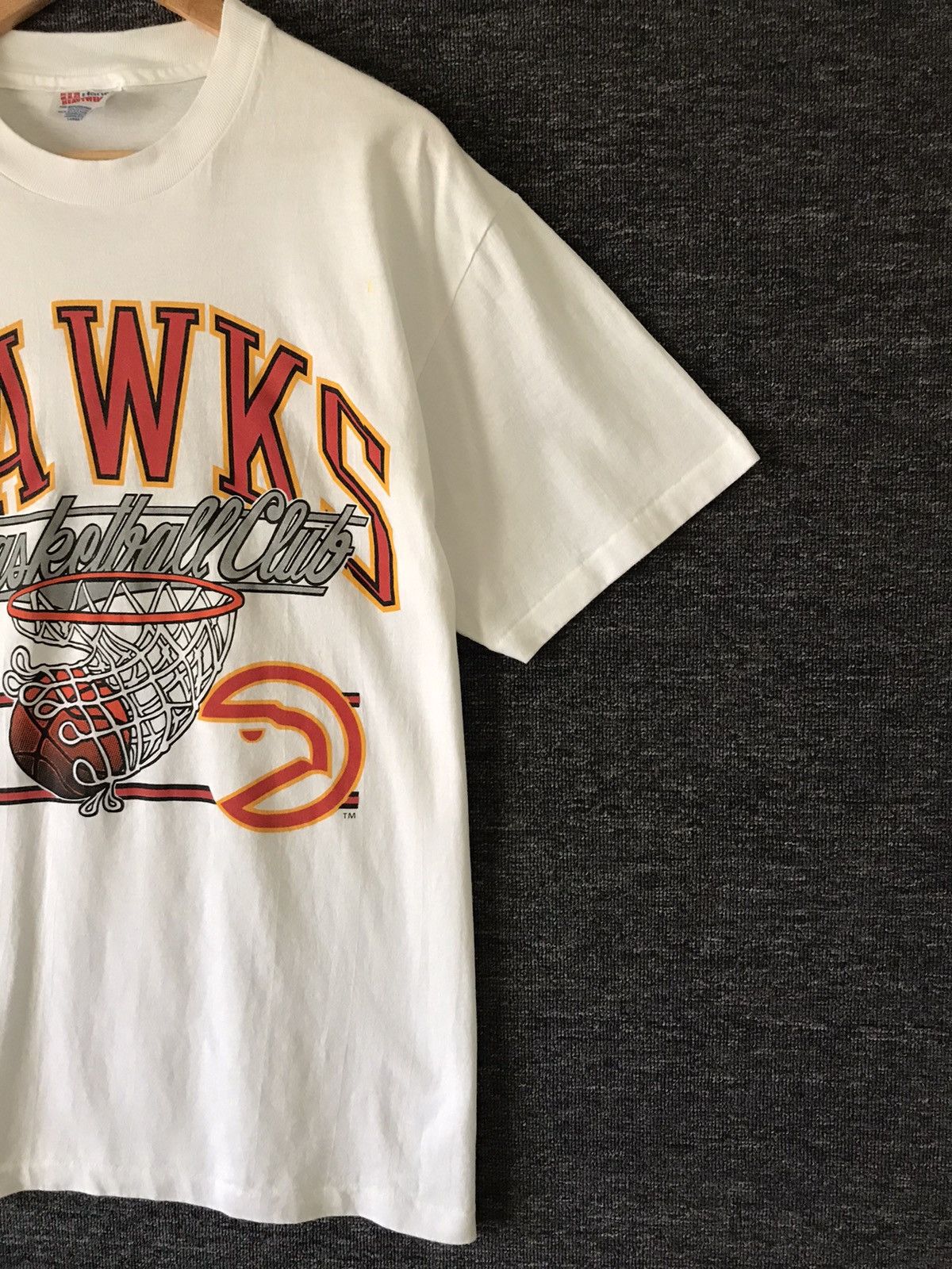 Vintage Vintage Hawks Basketball Club Logo 7 T-shirts Size US L / EU 52-54 / 3 - 3 Thumbnail
