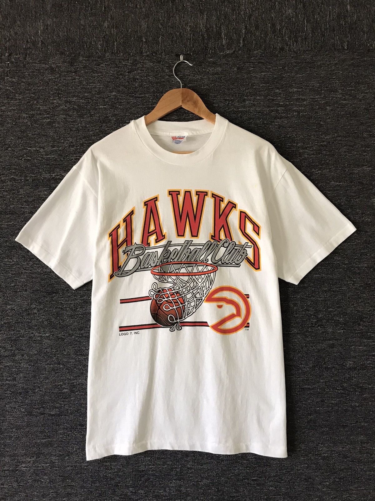 Vintage Vintage Hawks Basketball Club Logo 7 T-shirts Size US L / EU 52-54 / 3 - 1 Thumbnail