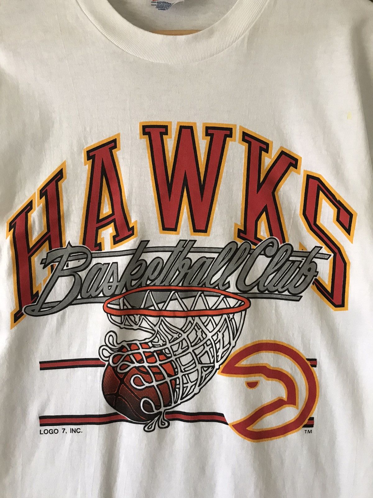 Vintage Vintage Hawks Basketball Club Logo 7 T-shirts Size US L / EU 52-54 / 3 - 4 Thumbnail
