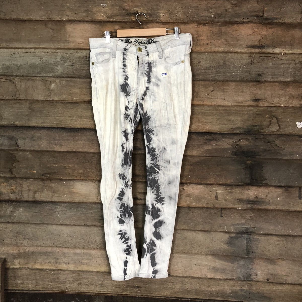 Japanese Brand Daily Topics Jeans White Jeans vintage #5736 Size 30" / US 8 / IT 44 - 1 Thumbnail