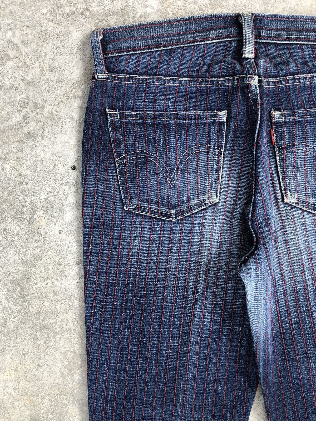 If Six Was Nine Levi’s Flared Jeans Hickory Distressed Size US 29 - 9 Thumbnail