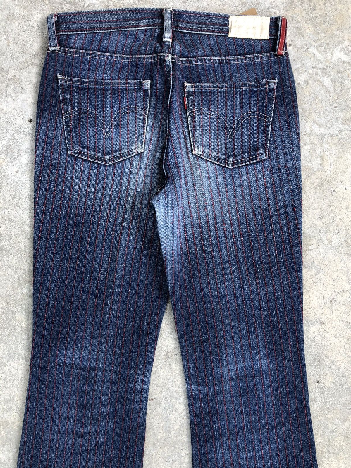 If Six Was Nine Levi’s Flared Jeans Hickory Distressed Size US 29 - 8 Thumbnail